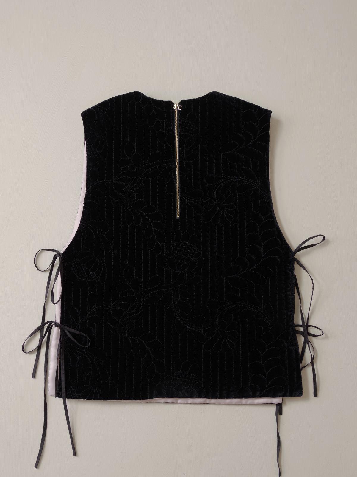 velvet quilt embroidery gilet | Heriter