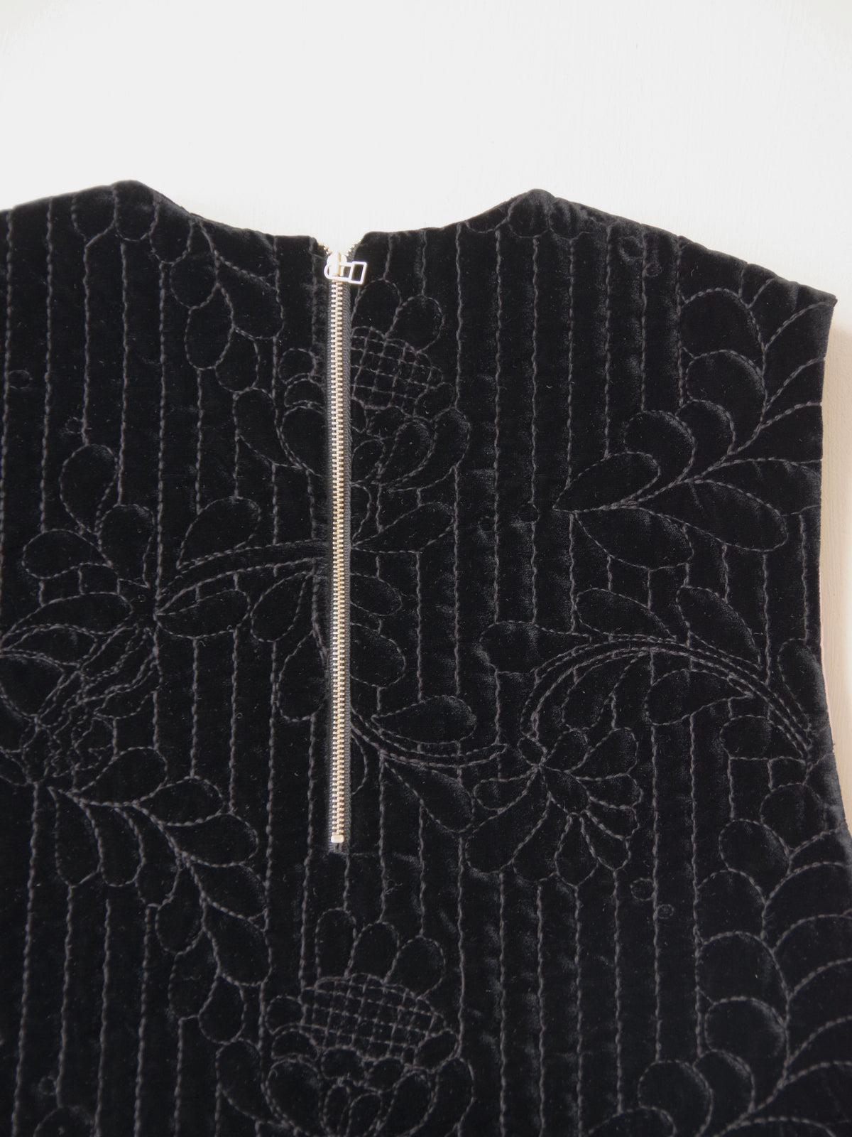 velvet quilt embroidery gilet | Heriter