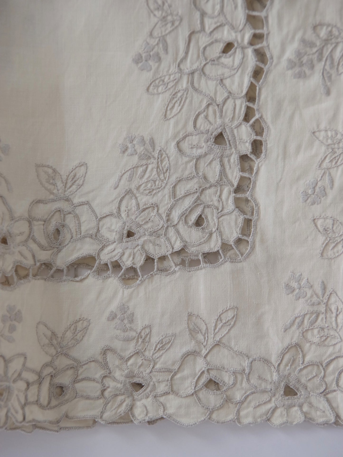 cutwork parts camisole  |  Heriter