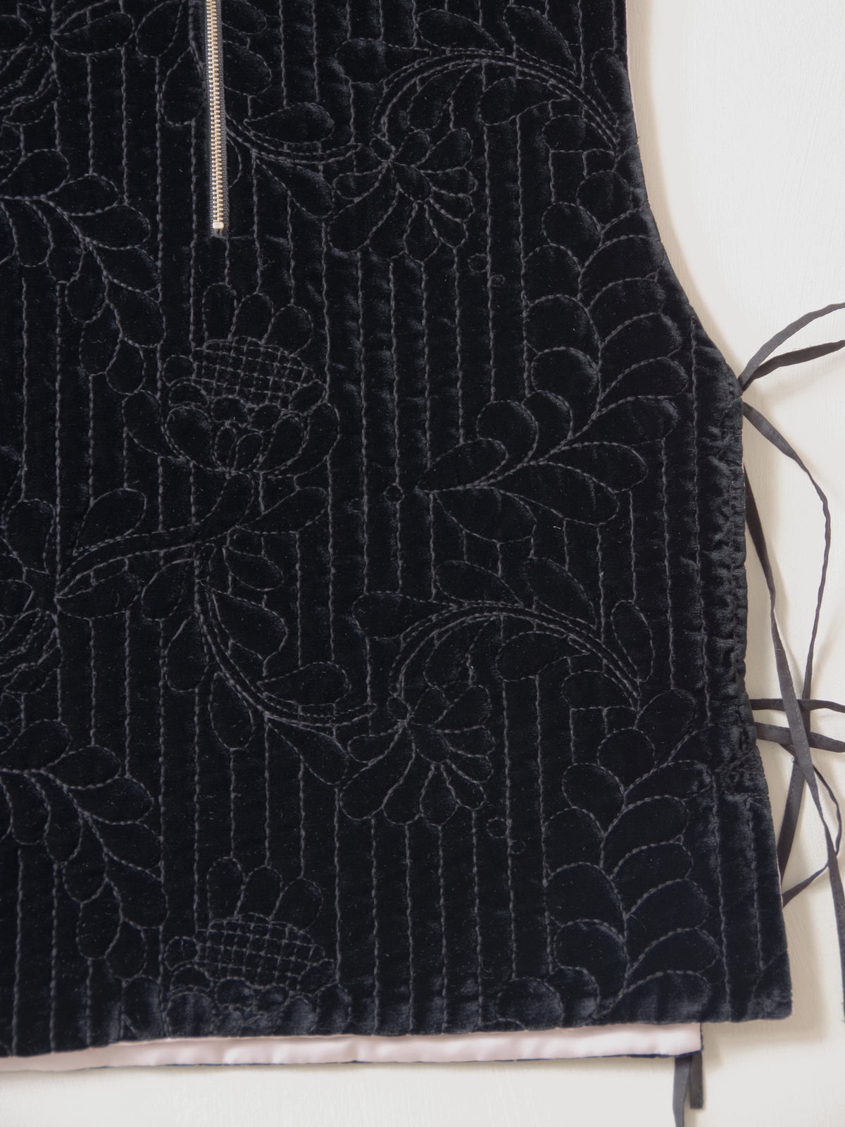 velvet quilt embroidery gilet | Heriter