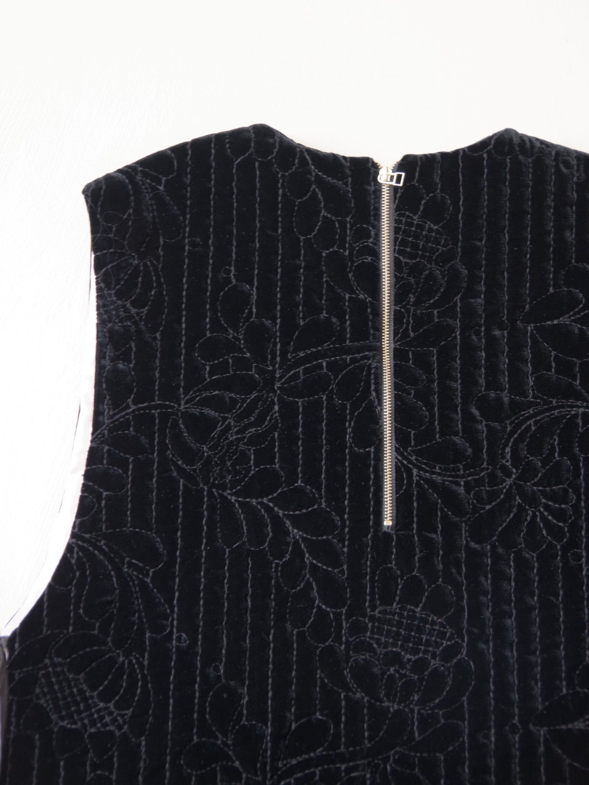 velvet quilt embroidery gilet | Heriter