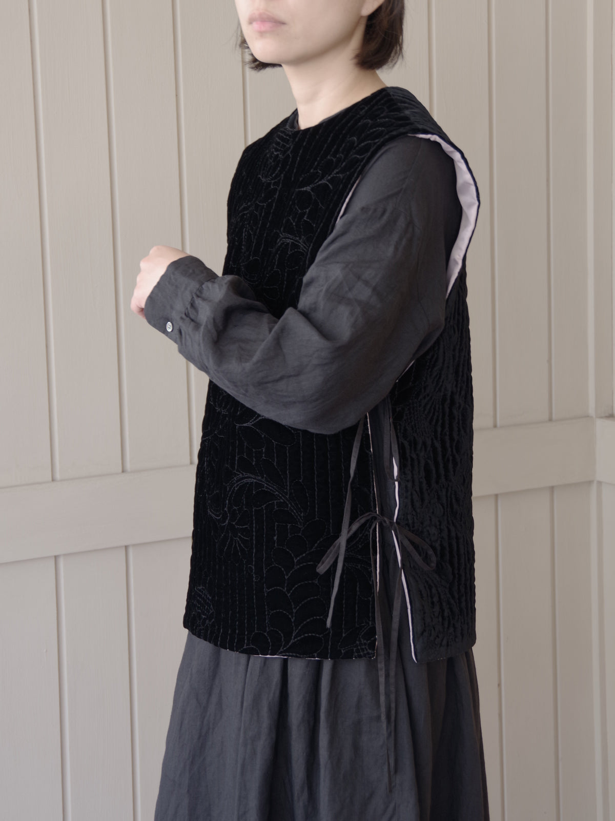 velvet quilt embroidery gilet | Heriter