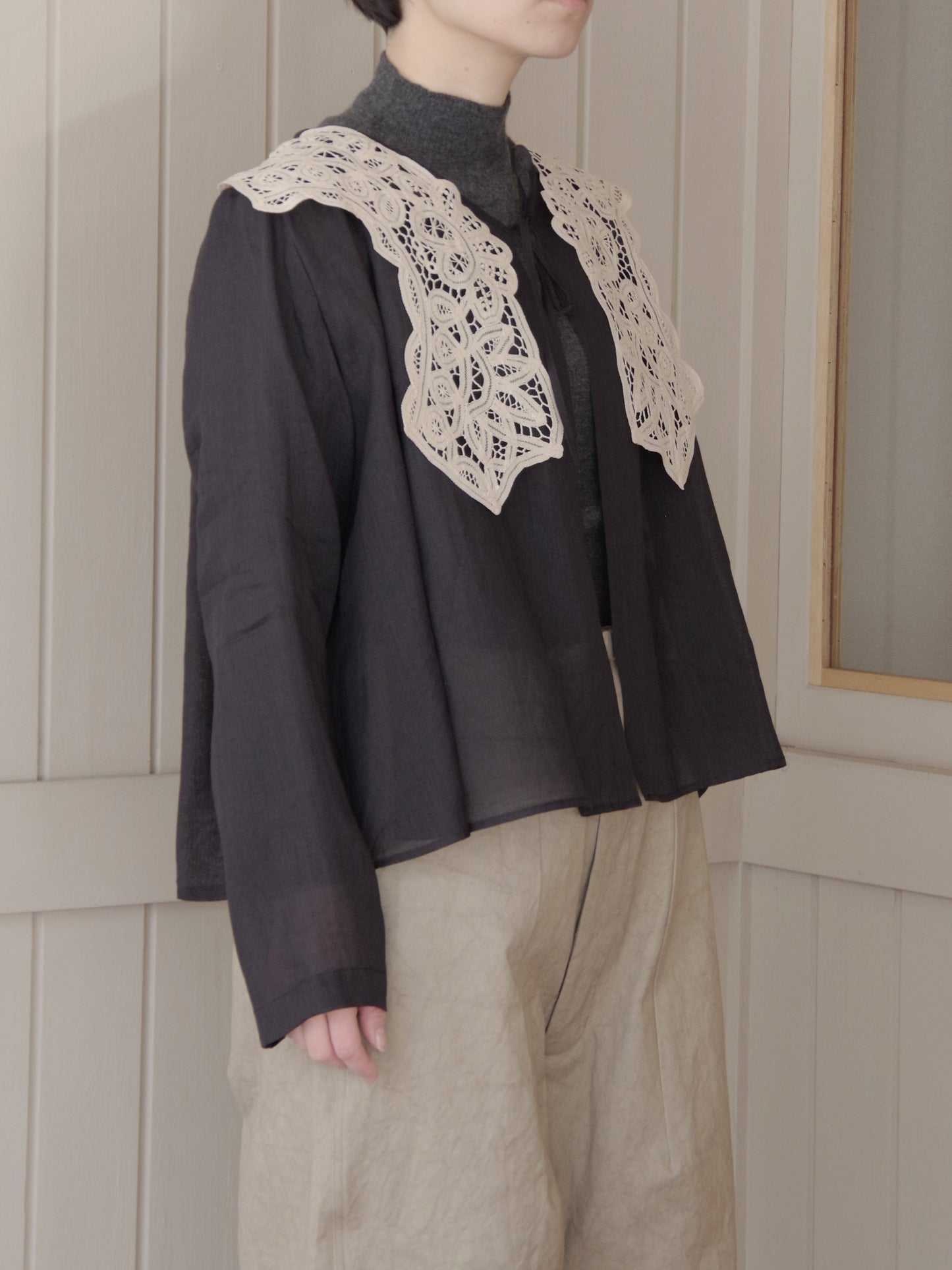 batten collar parts blouse  |  Heriter