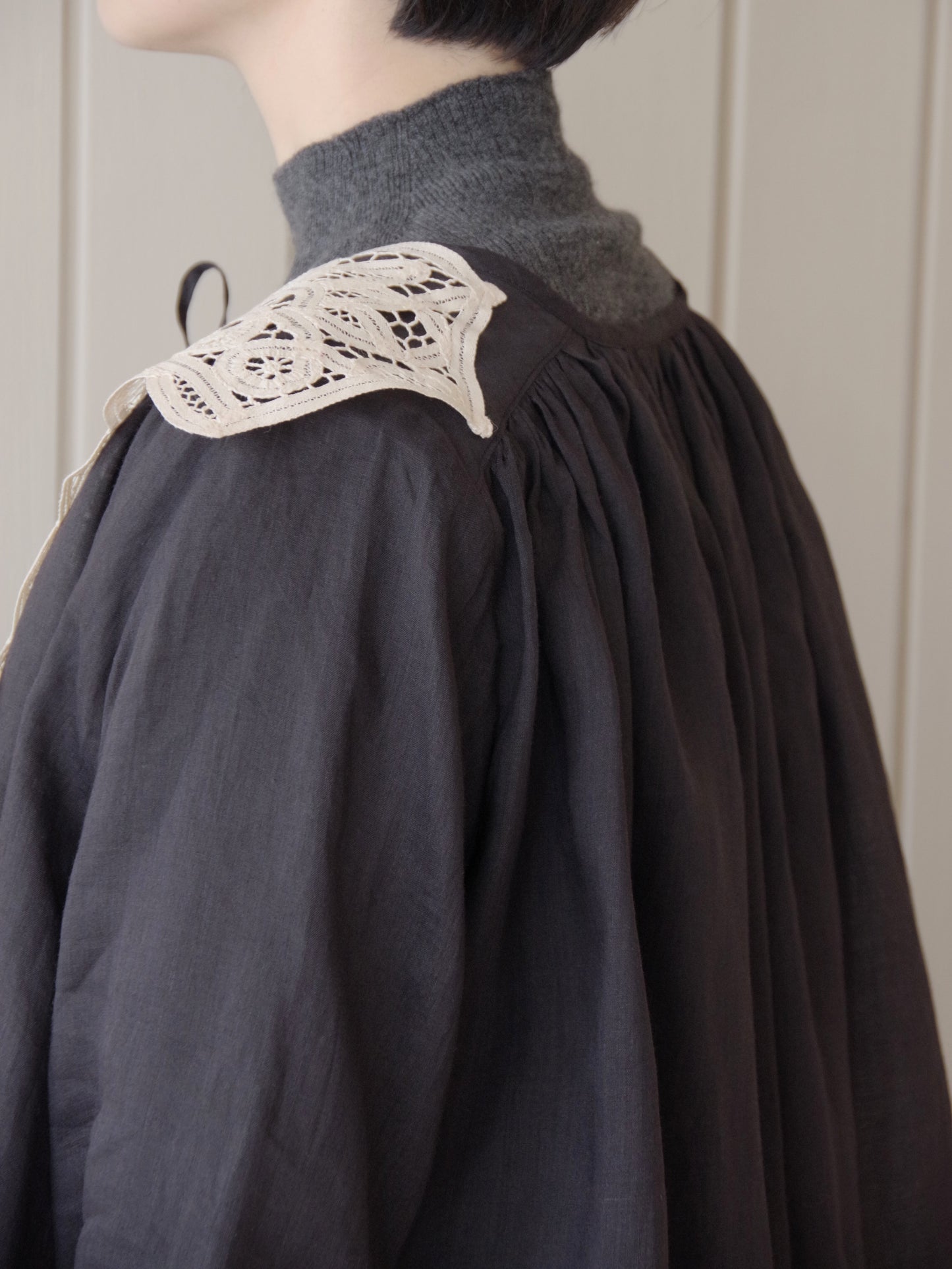 batten collar parts blouse  |  Heriter