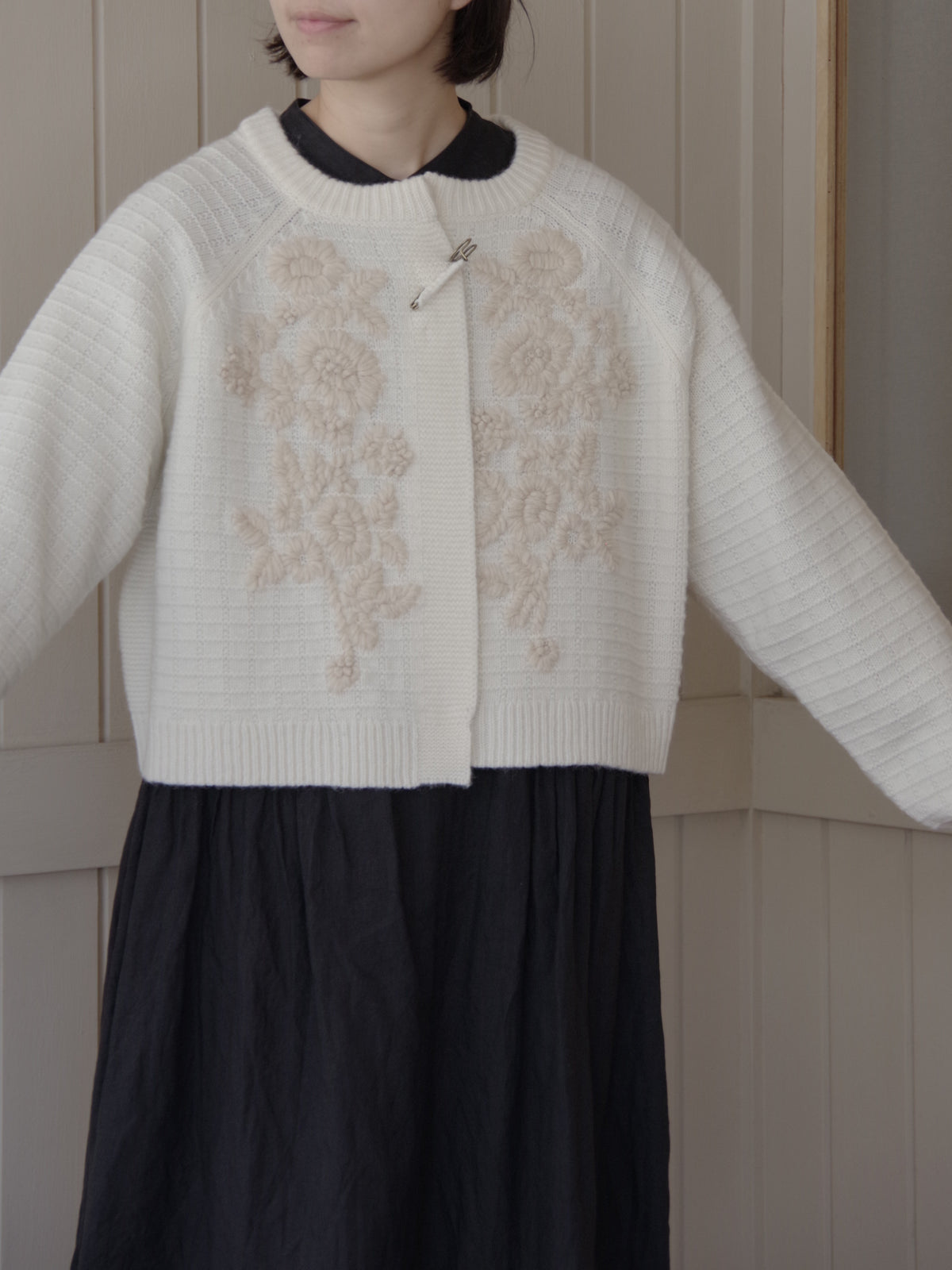 ウール / ハンド刺繍カーディガン | yuni