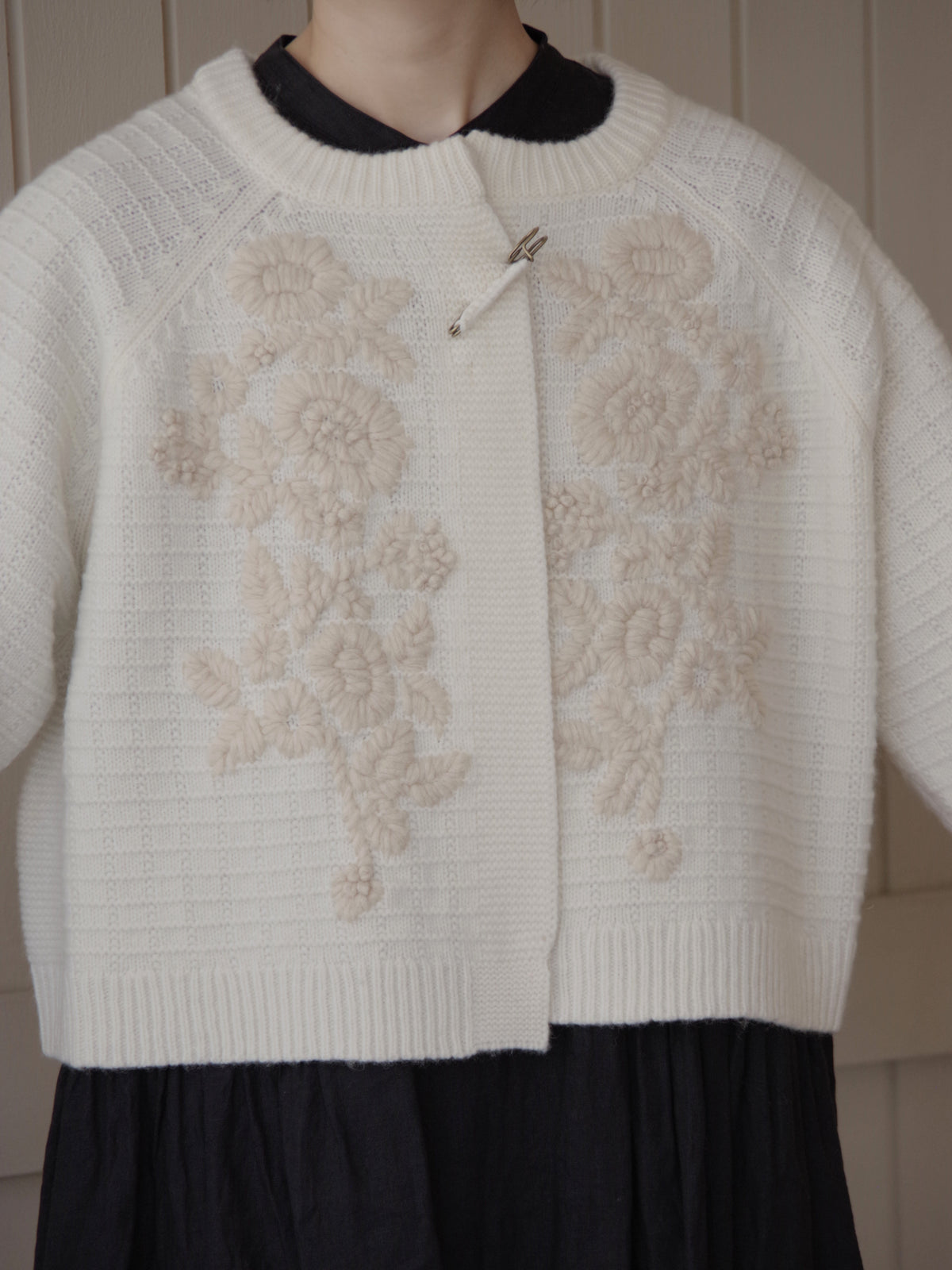 ウール / ハンド刺繍カーディガン | yuni