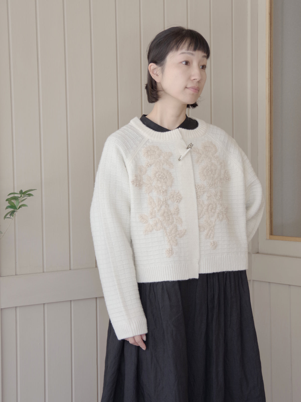 ウール / ハンド刺繍カーディガン | yuni