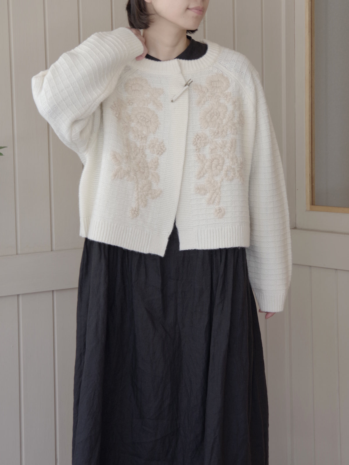 ウール / ハンド刺繍カーディガン | yuni