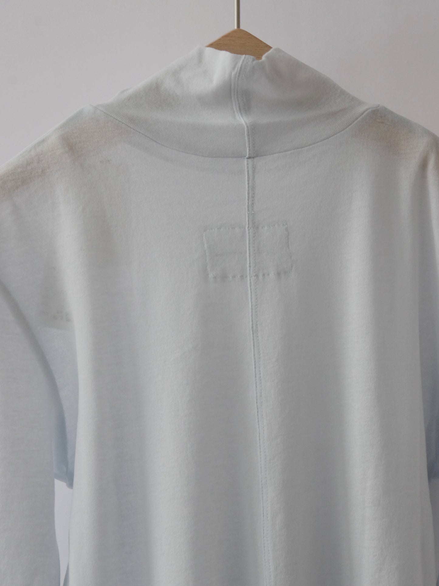 シアーハイツイストコットンハイネックプルオーバー | Hands of creation