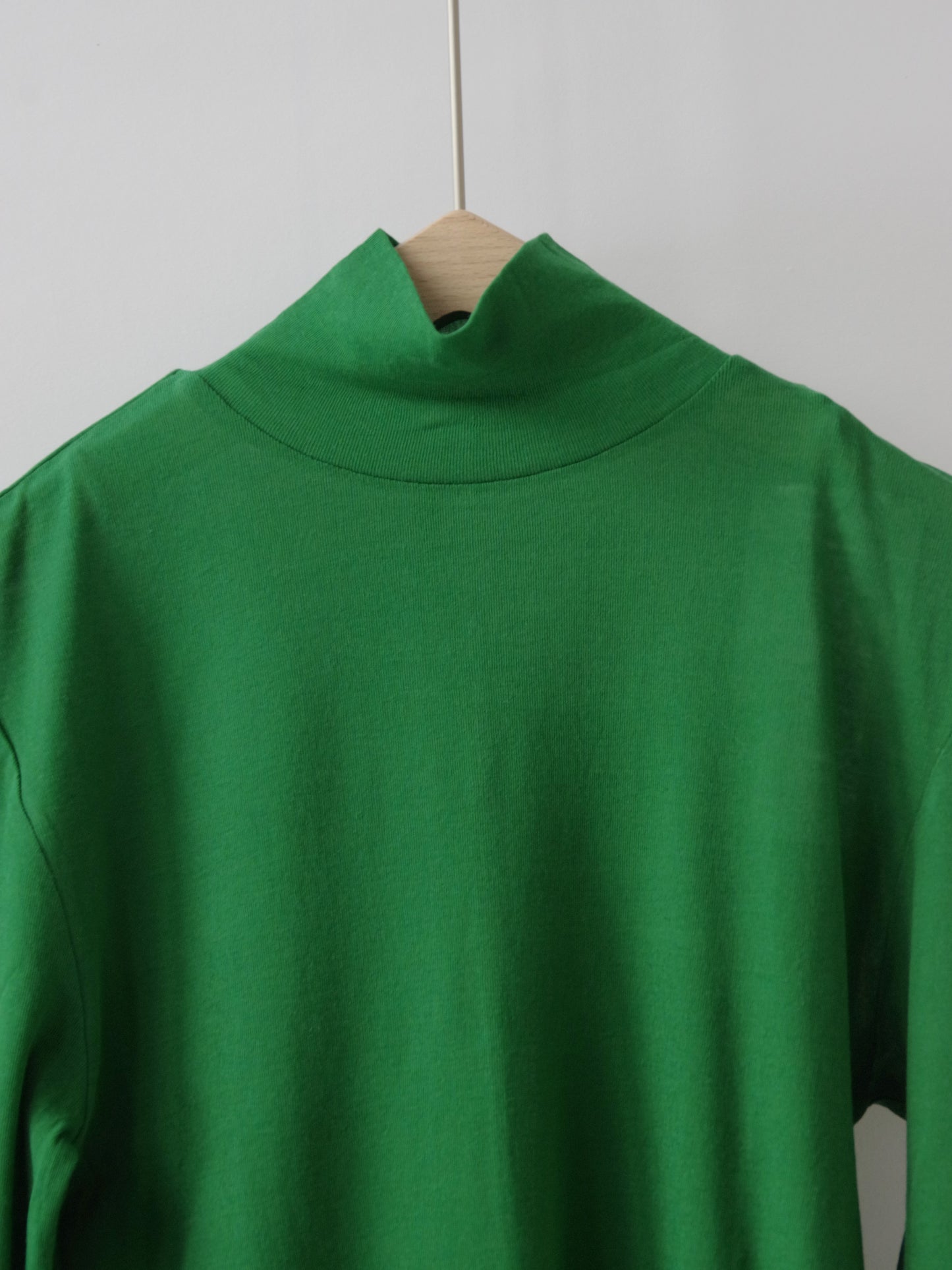 シアーハイツイストコットンハイネックプルオーバー | Hands of creation