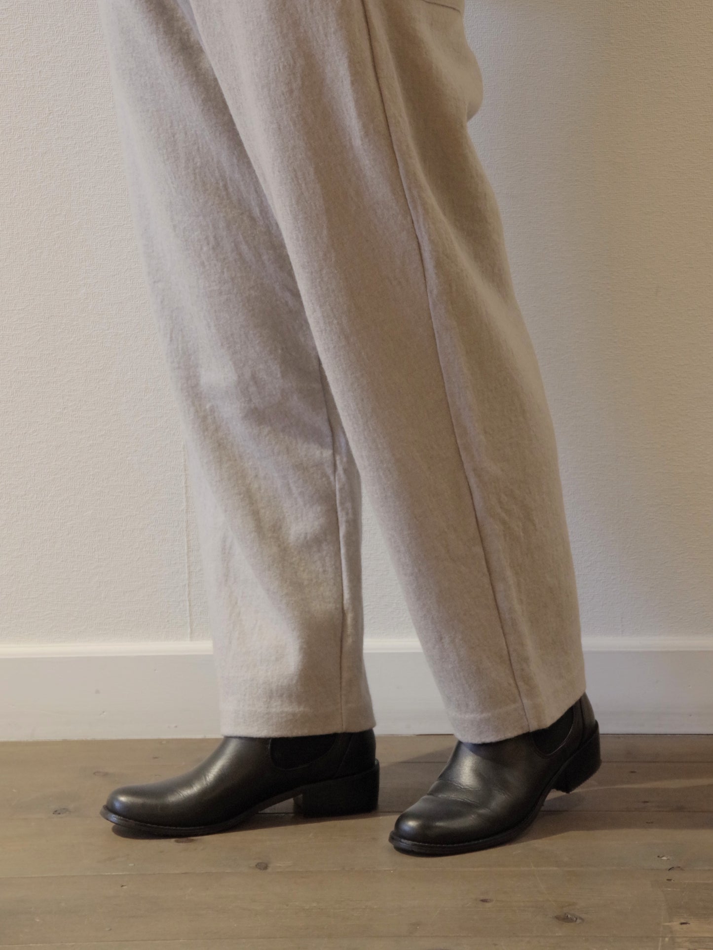 ウール圧縮 イージーテーパードパンツ | UNIVERSAL TISSU