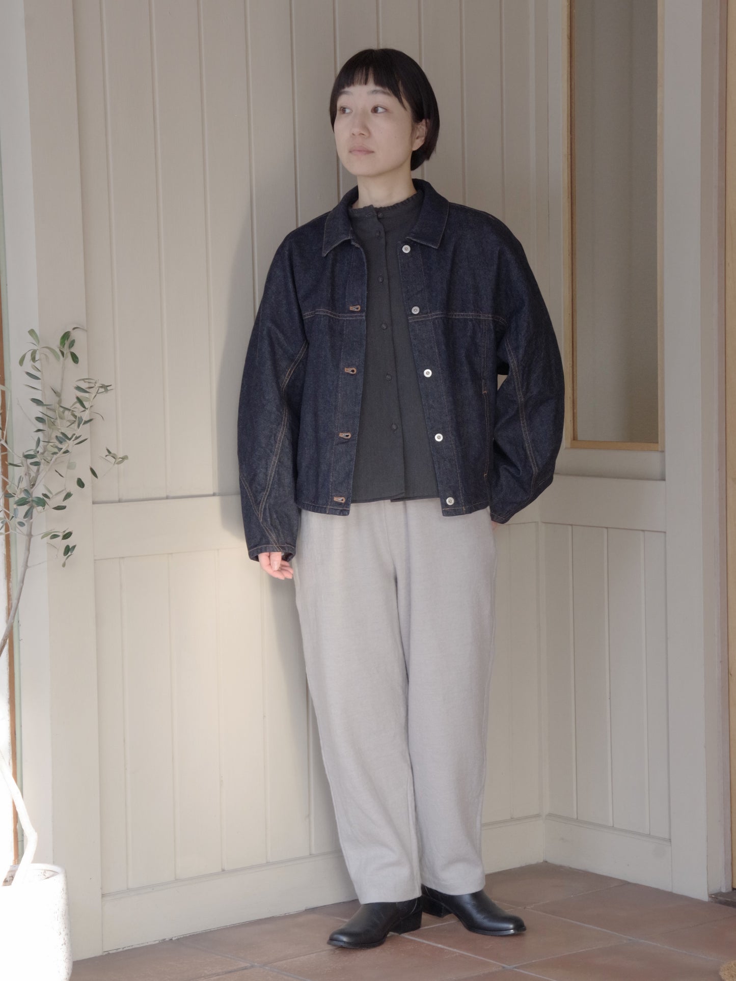 ウール圧縮 イージーテーパードパンツ | UNIVERSAL TISSU