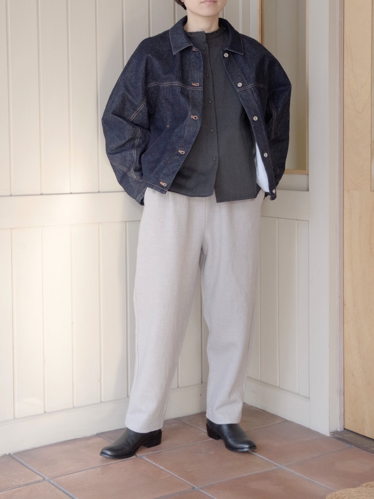 ウール圧縮 イージーテーパードパンツ | UNIVERSAL TISSU