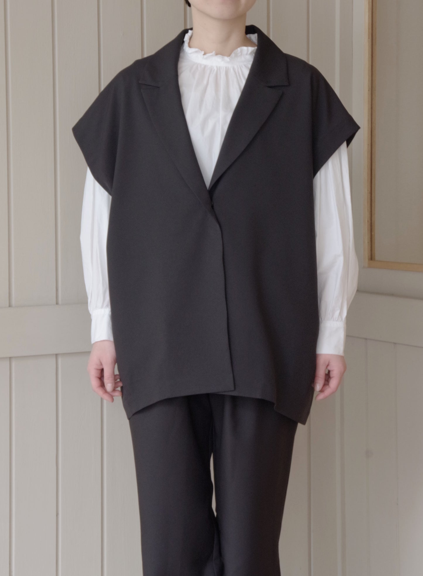 COLLARED VEST  | sisisi