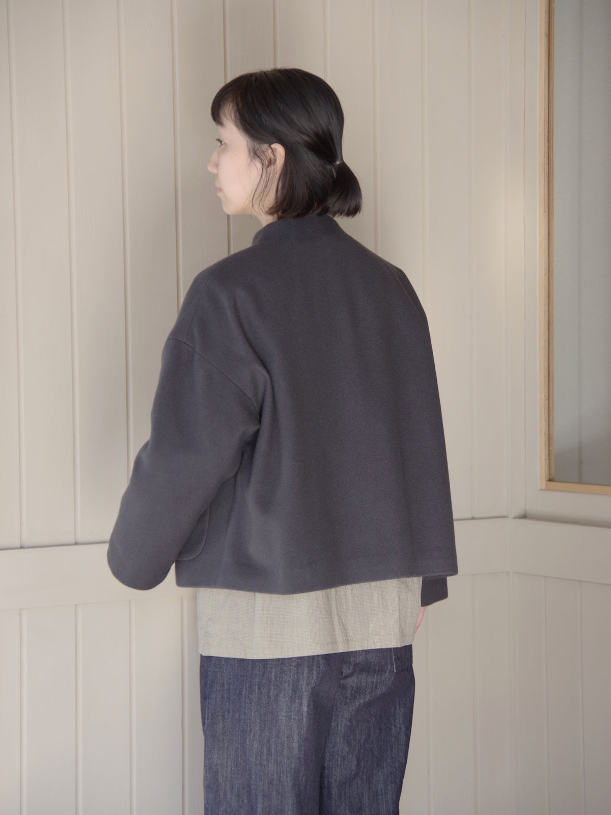 SHORT ROUND NECK COAT  | SI-HIRAI