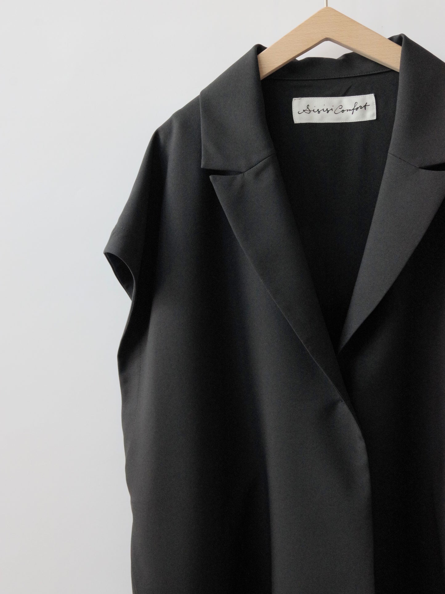 COLLARED VEST  | sisisi