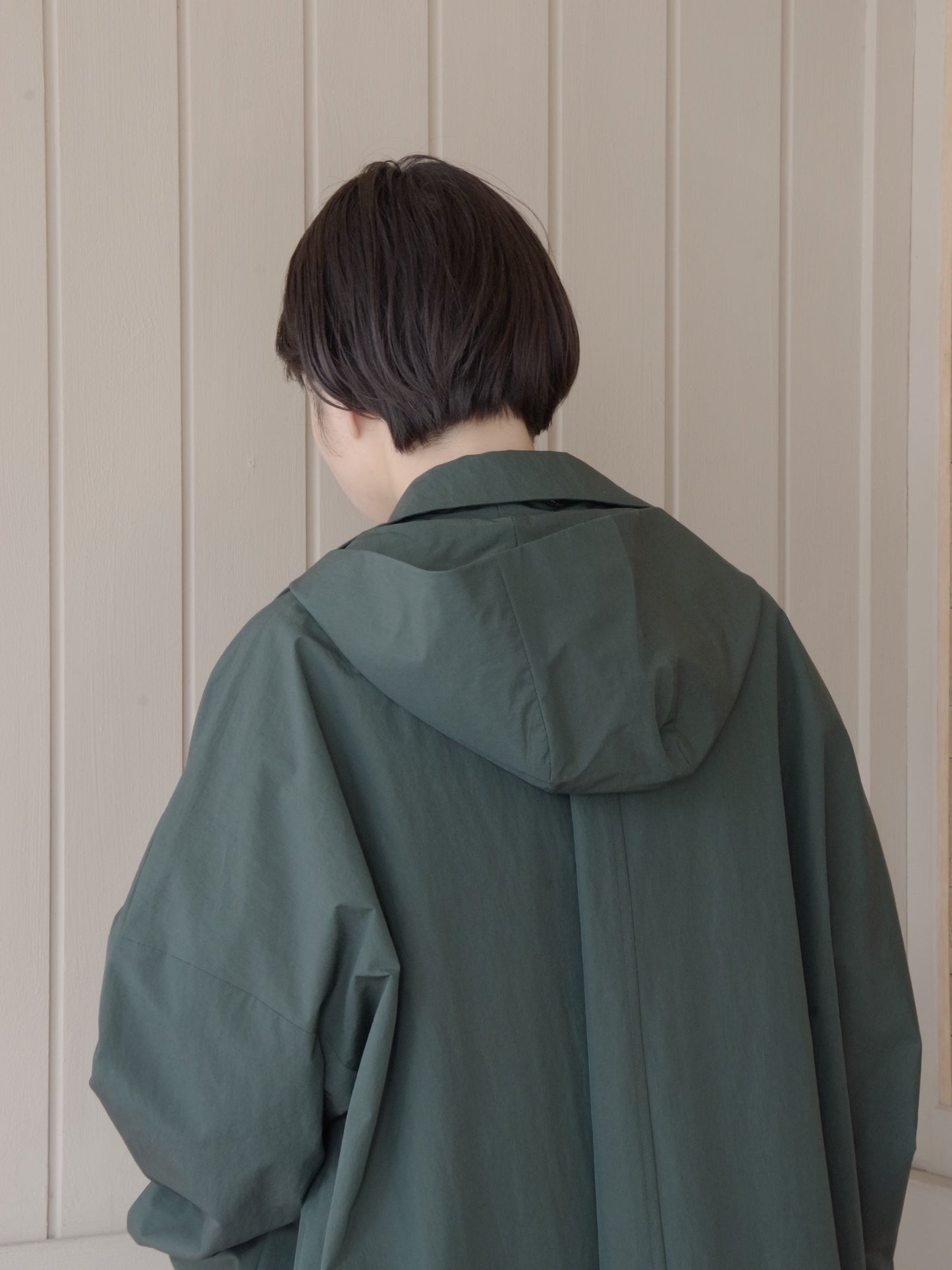 コットンナイロンタフタフーデットコート | atelier naruse