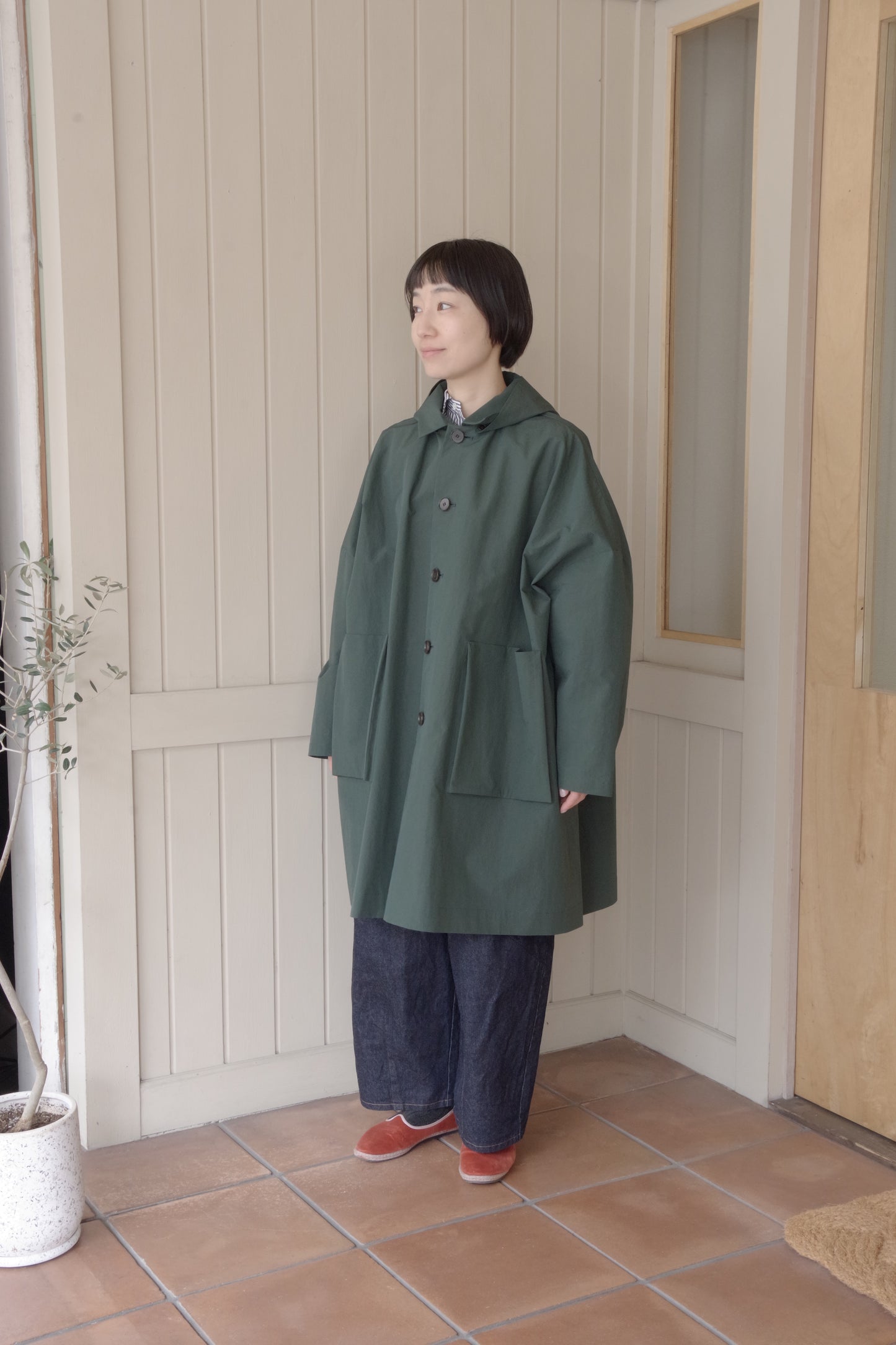 コットンナイロンタフタフーデットコート | atelier naruse