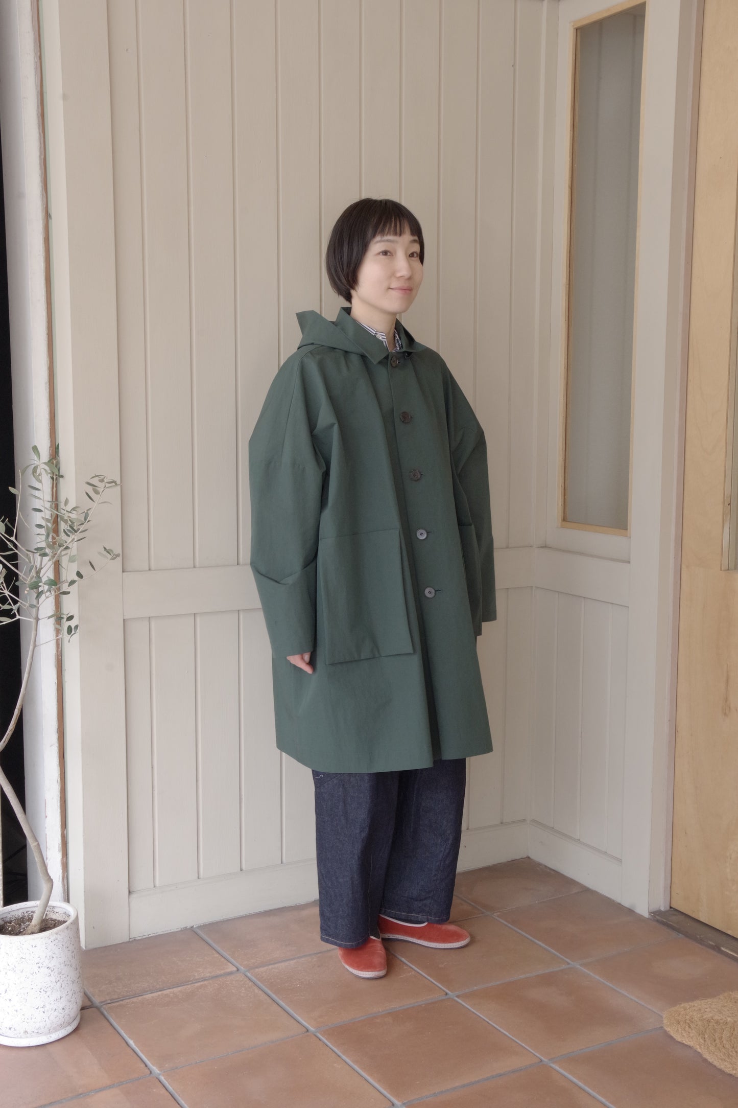 コットンナイロンタフタフーデットコート | atelier naruse