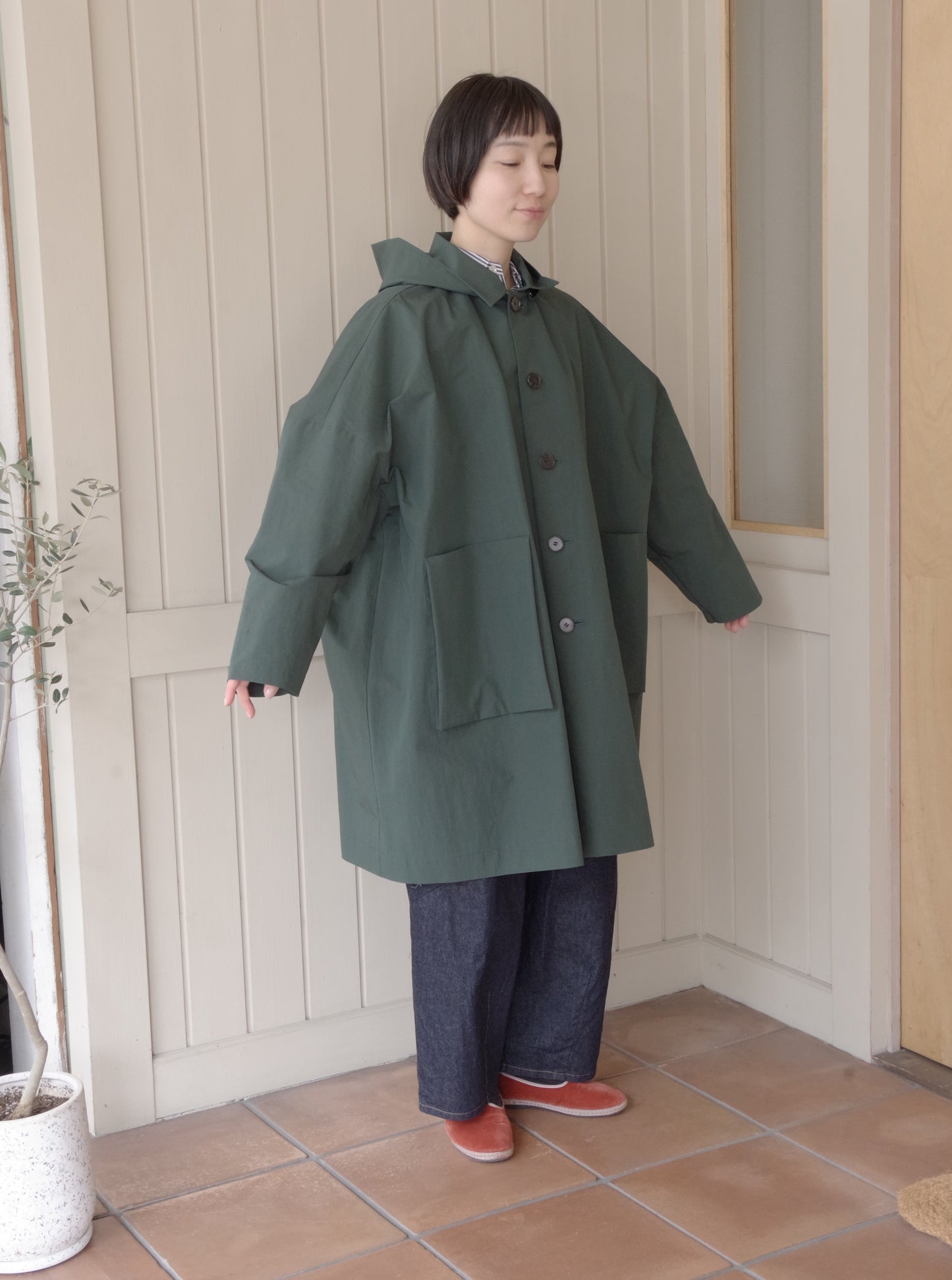 コットンナイロンタフタフーデットコート | atelier naruse