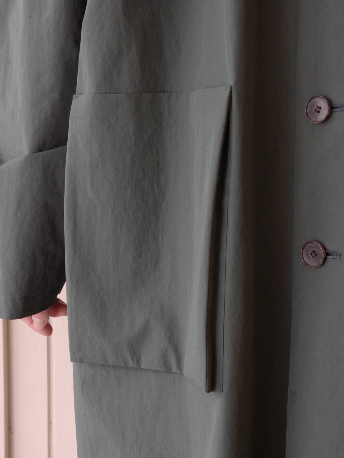 コットンナイロンタフタフーデットコート | atelier naruse