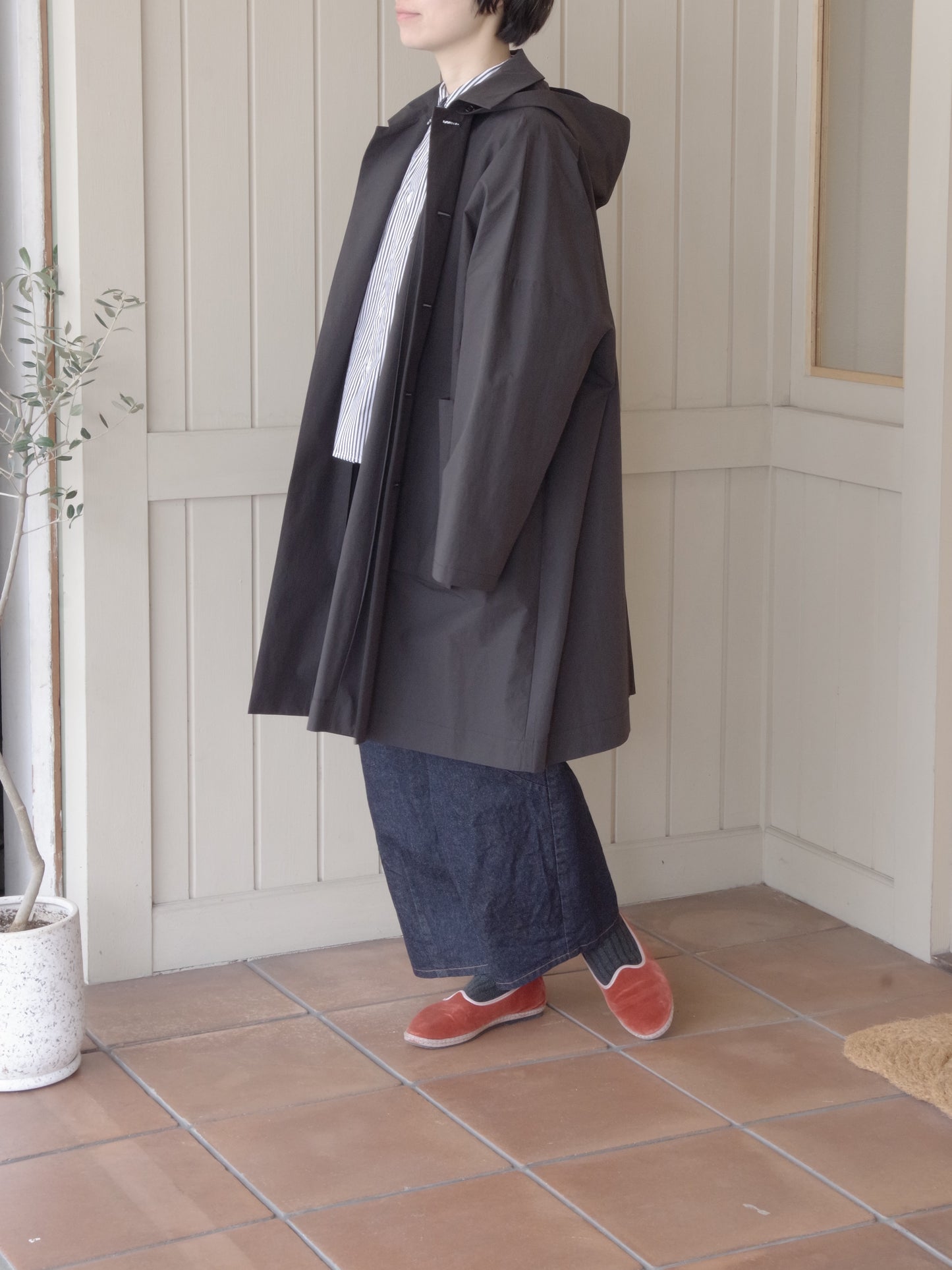 コットンナイロンタフタフーデットコート | atelier naruse