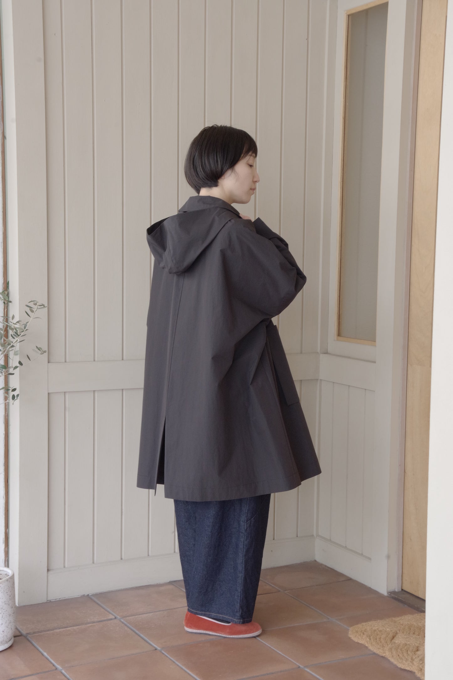 コットンナイロンタフタフーデットコート | atelier naruse