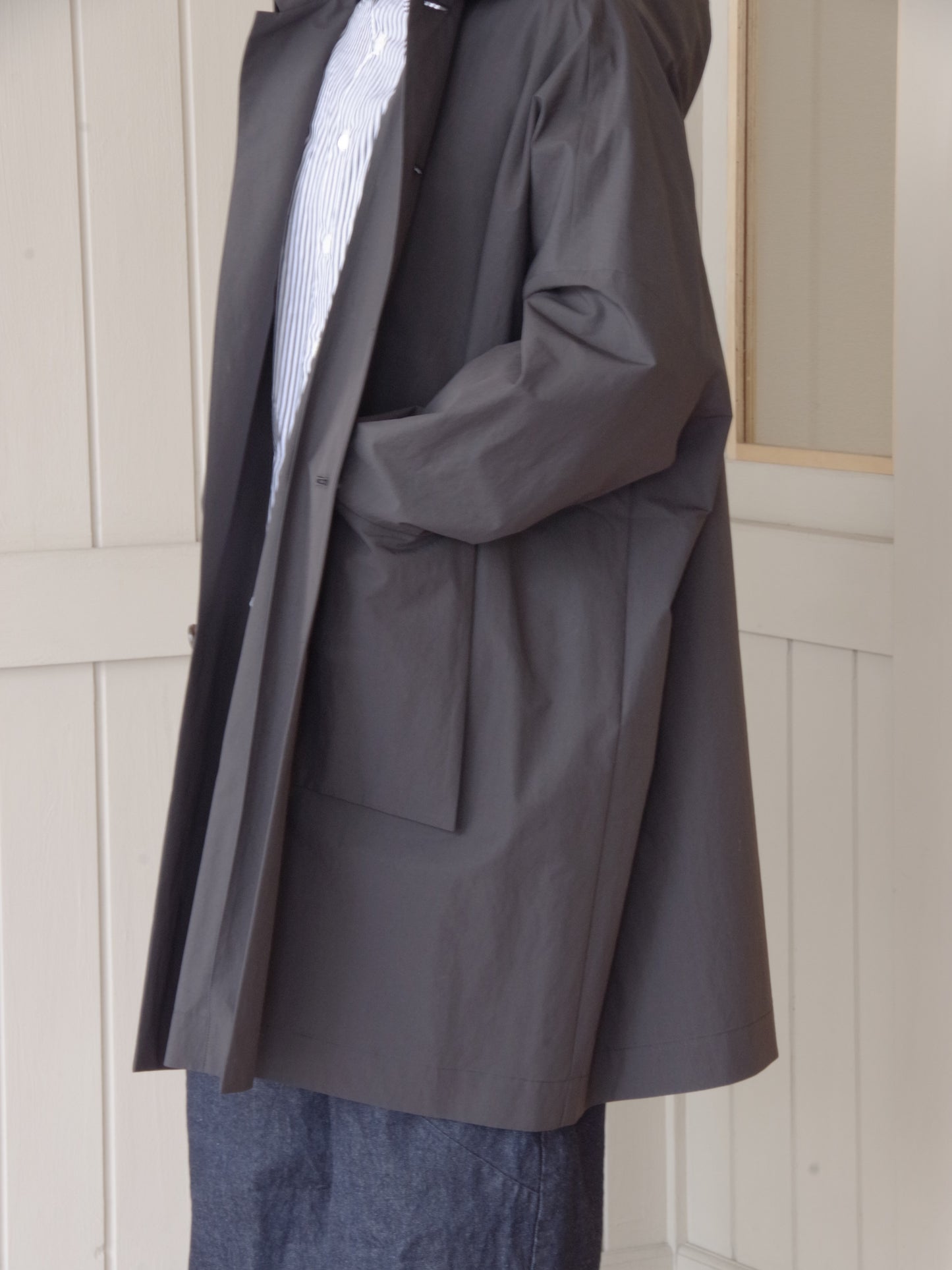 コットンナイロンタフタフーデットコート | atelier naruse