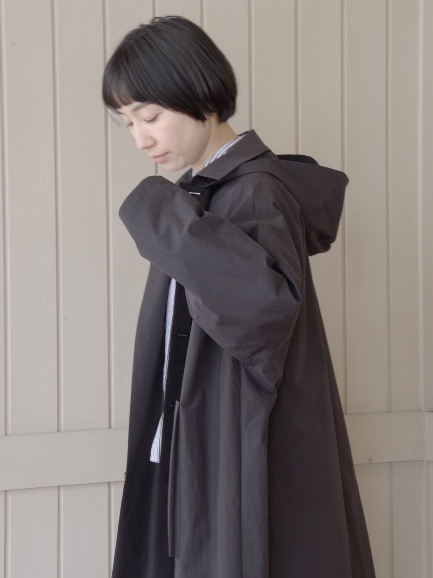 コットンナイロンタフタフーデットコート | atelier naruse