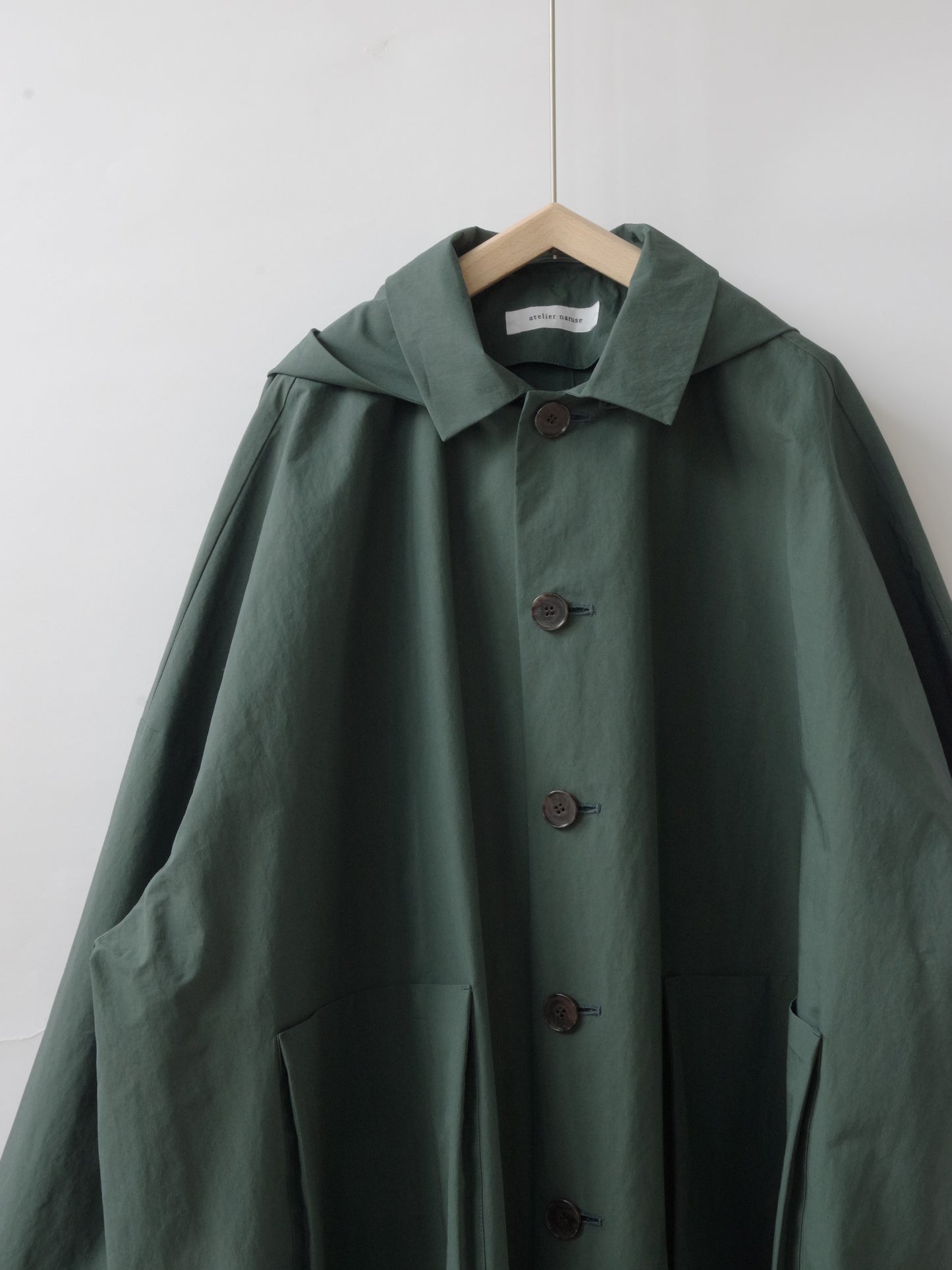 コットンナイロンタフタフーデットコート | atelier naruse