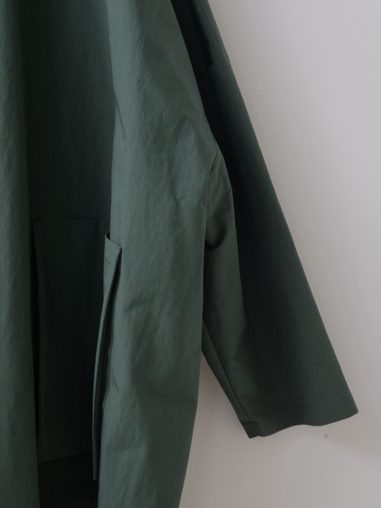 コットンナイロンタフタフーデットコート | atelier naruse