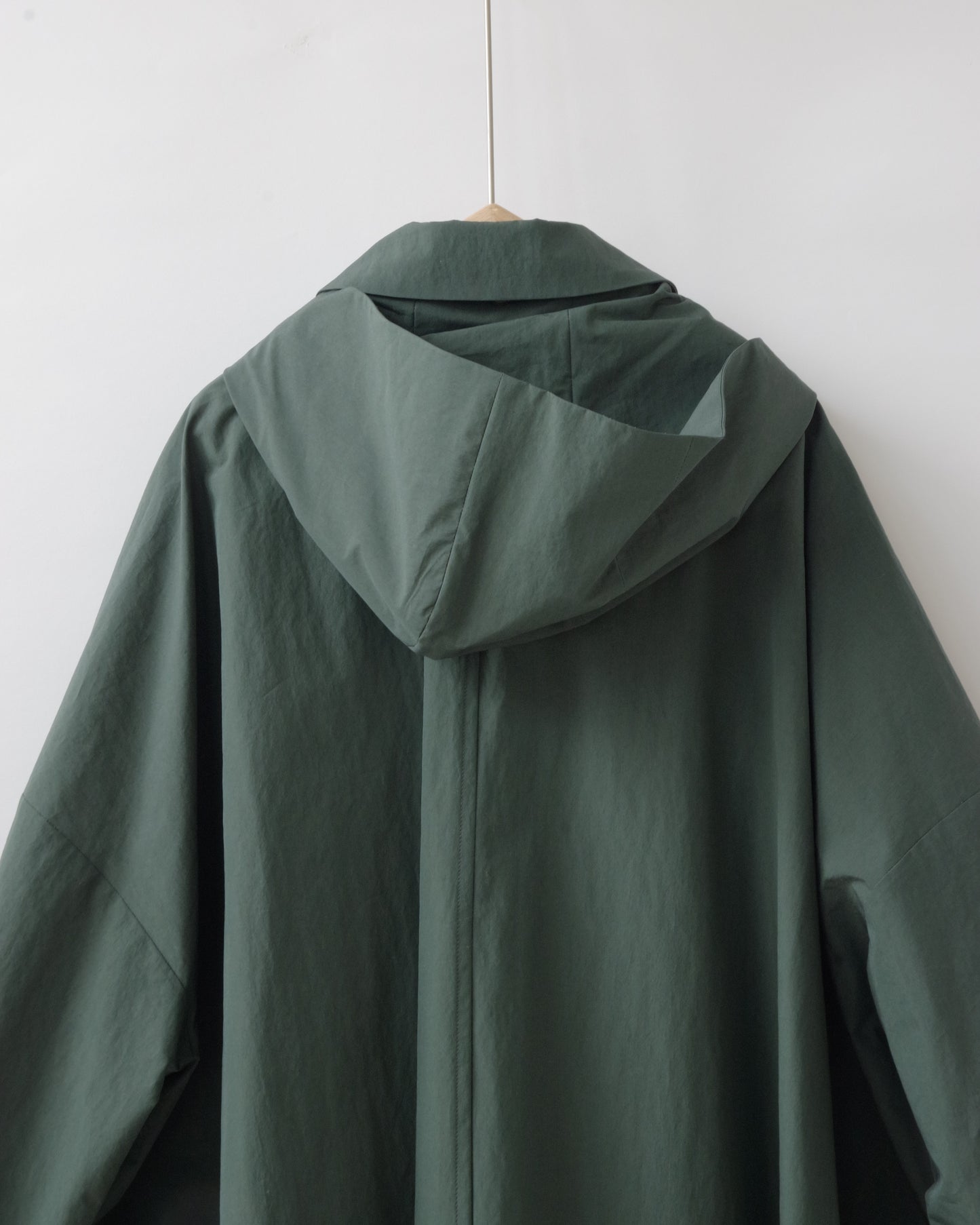 コットンナイロンタフタフーデットコート | atelier naruse