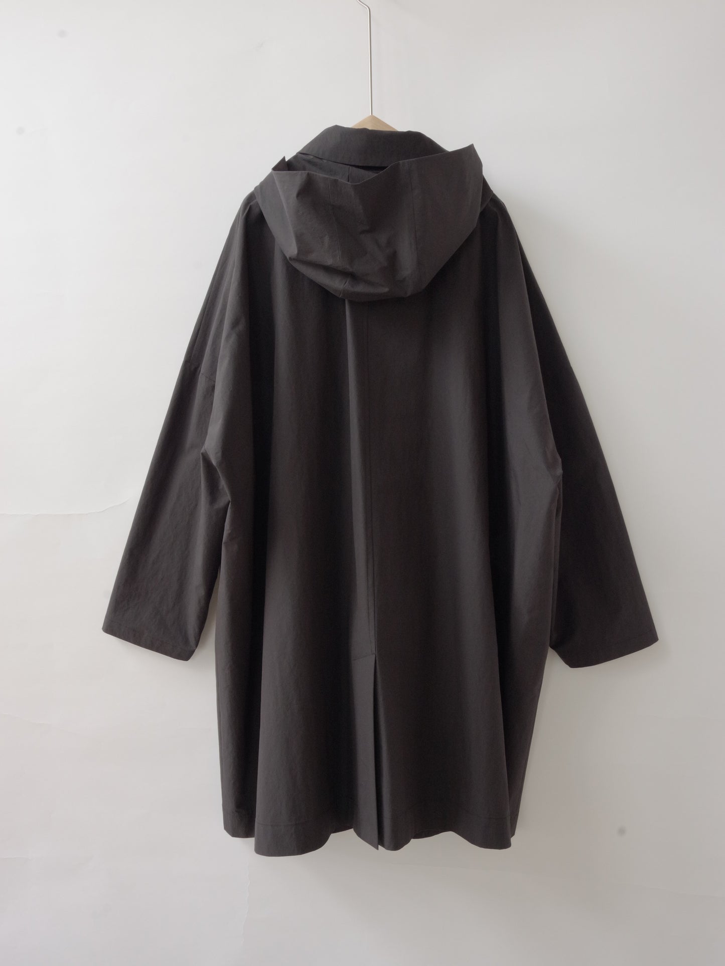 コットンナイロンタフタフーデットコート | atelier naruse