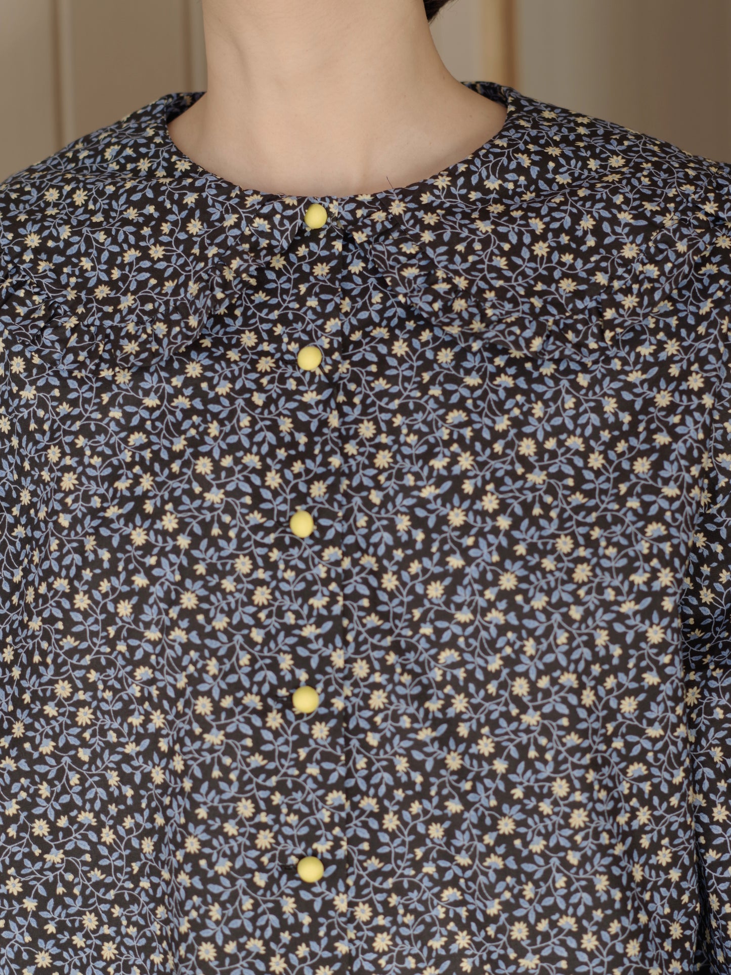 小花プリントフリルビックカラーブラウス | potandtea