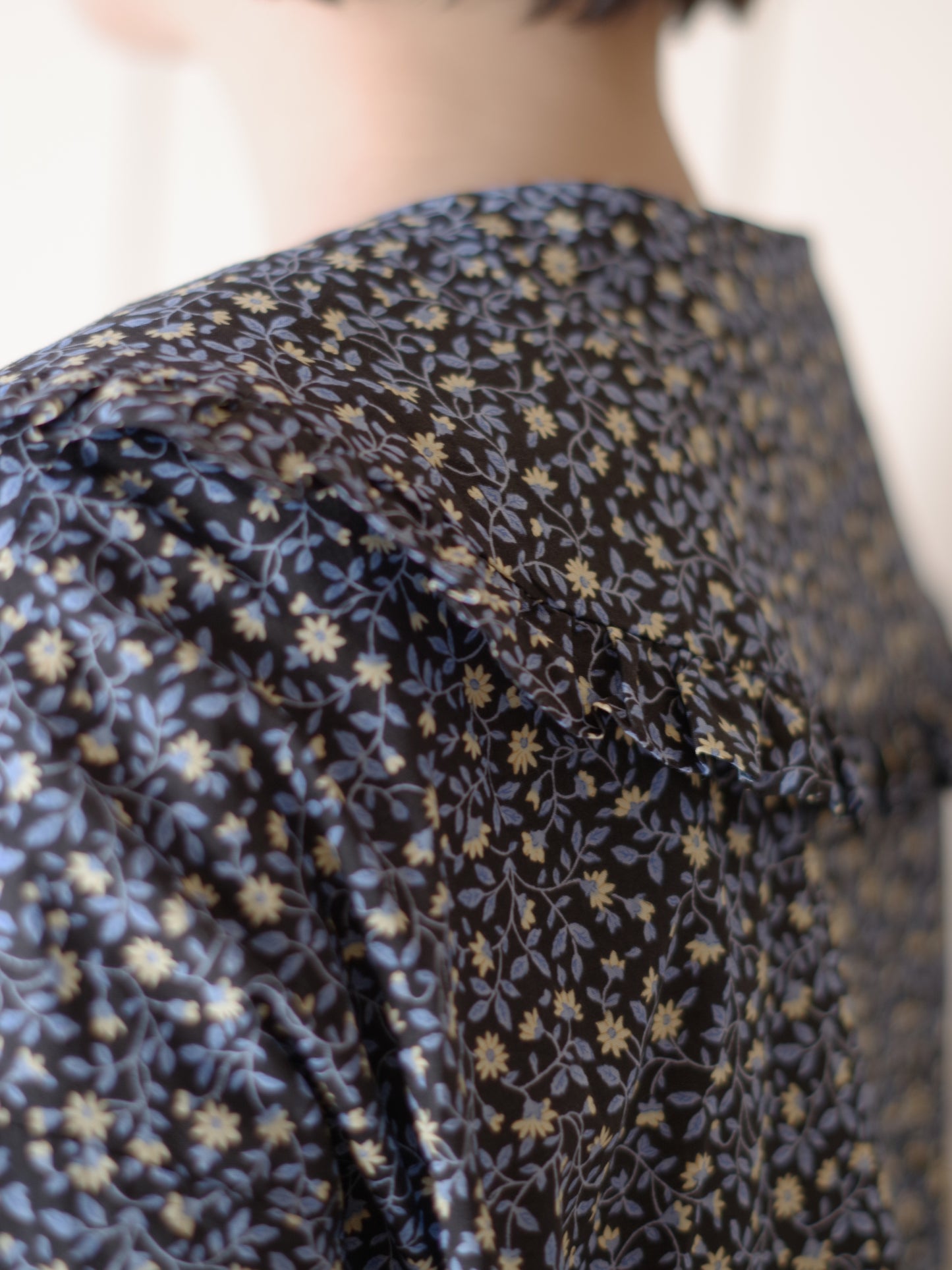 小花プリントフリルビックカラーブラウス | potandtea