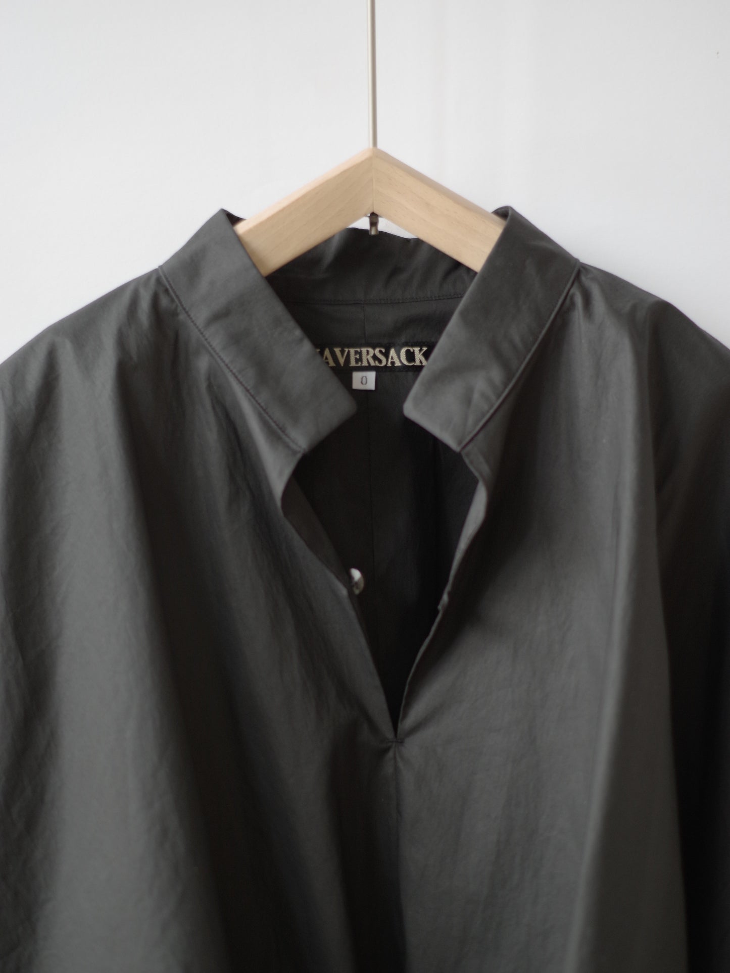 80タイプライタースタンドカラーボリュームシャツ | HAVERSACK