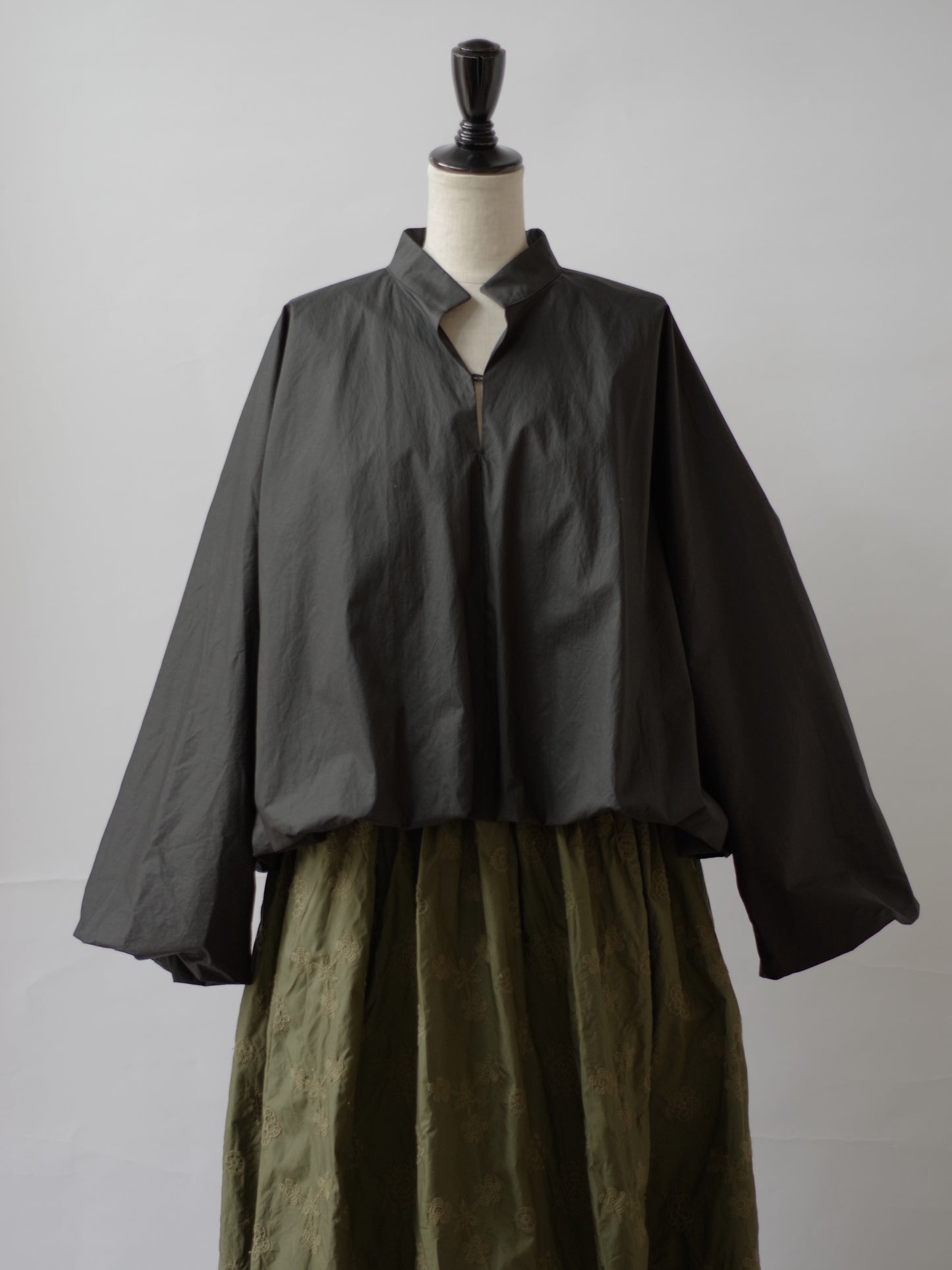 80タイプライタースタンドカラーボリュームシャツ | HAVERSACK