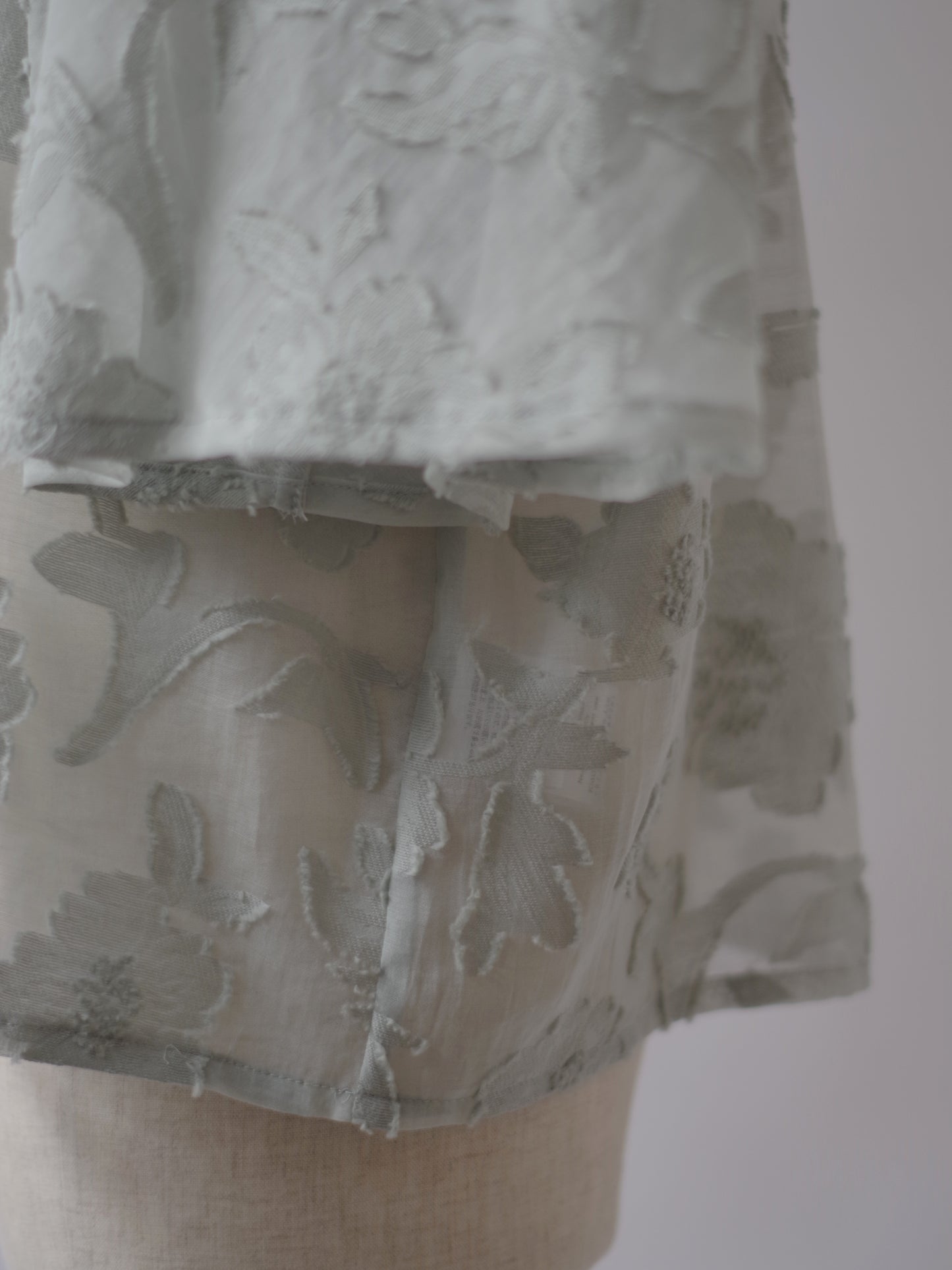 botanical cut jaquard blouse  | Heriter