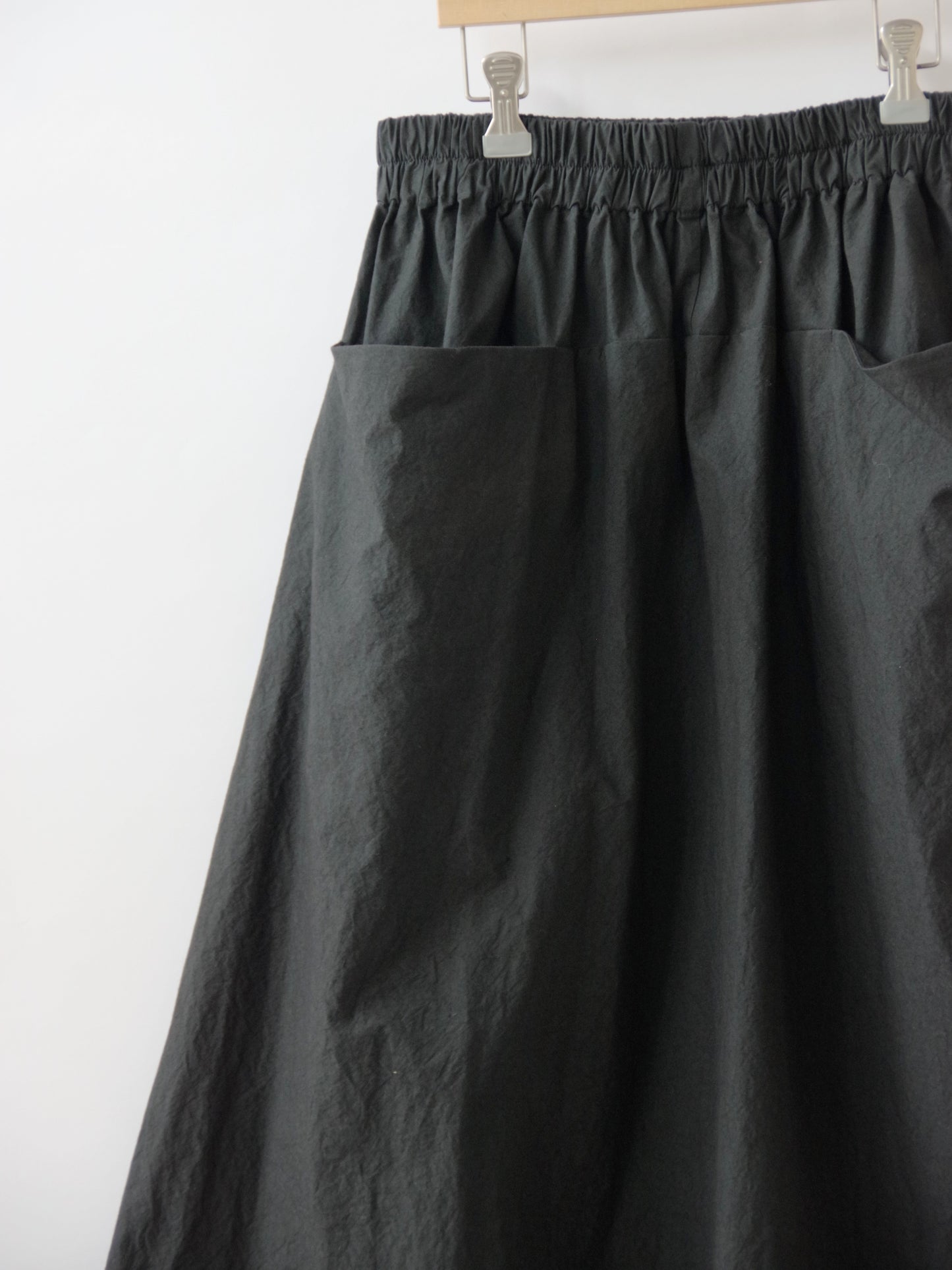 ダウンプルーフコットンカットインポケットスカート | atelier naruse