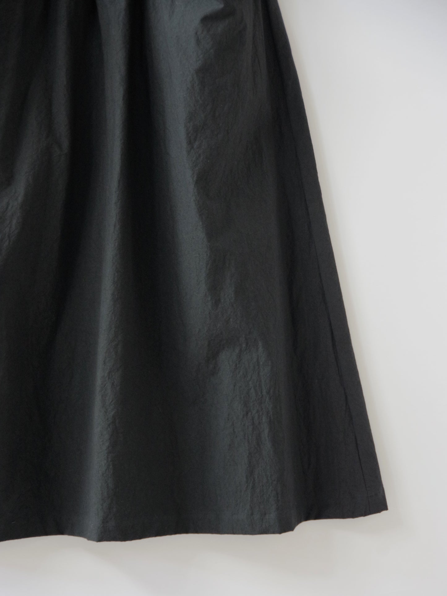 ダウンプルーフコットンカットインポケットスカート | atelier naruse