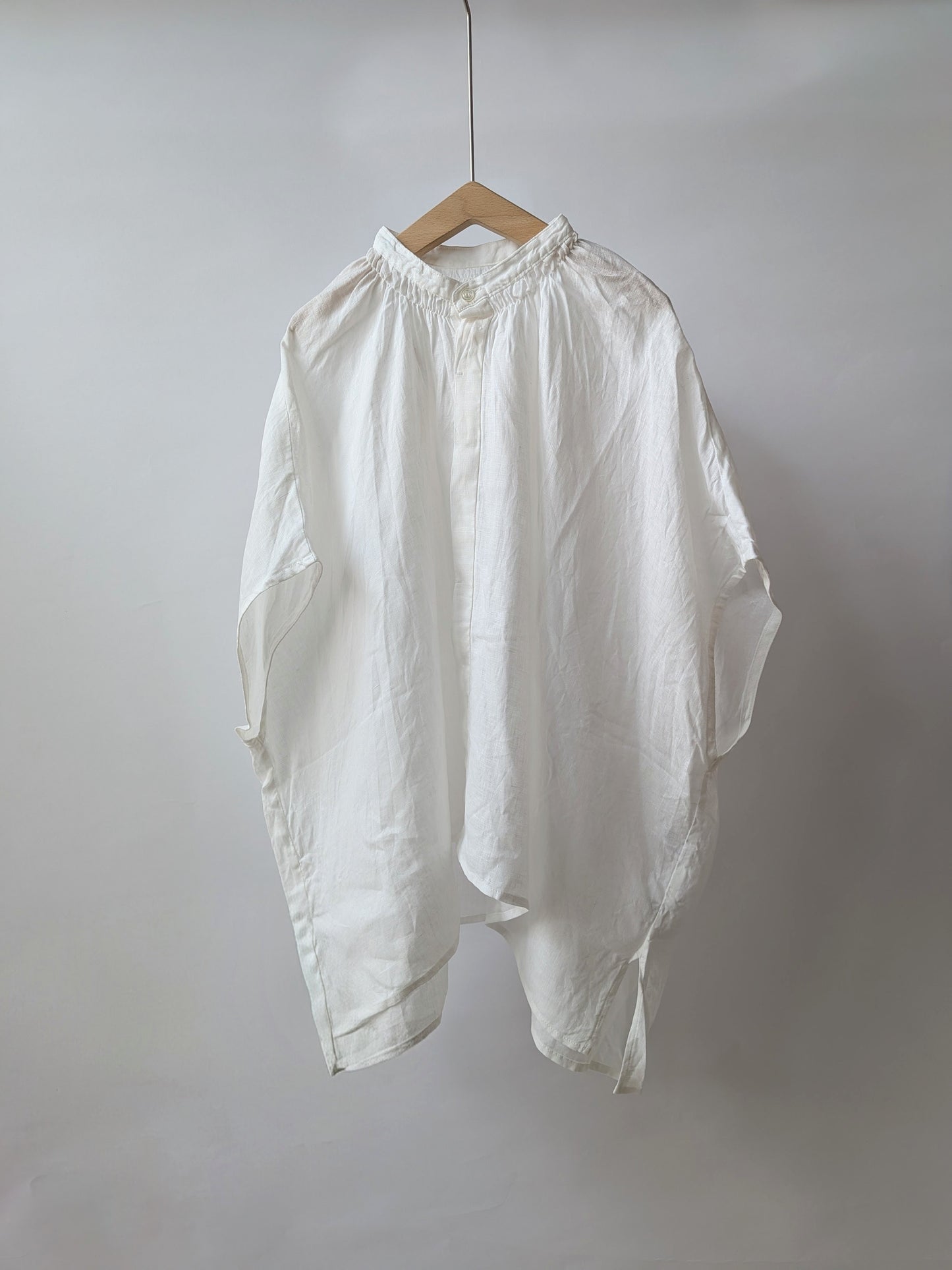 フレンチリネン　比翼あきシャーリングワイドブラウス | UNIVERSAL TISSU