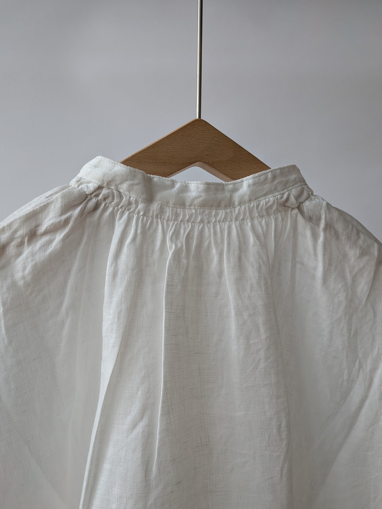 フレンチリネン　比翼あきシャーリングワイドブラウス | UNIVERSAL TISSU