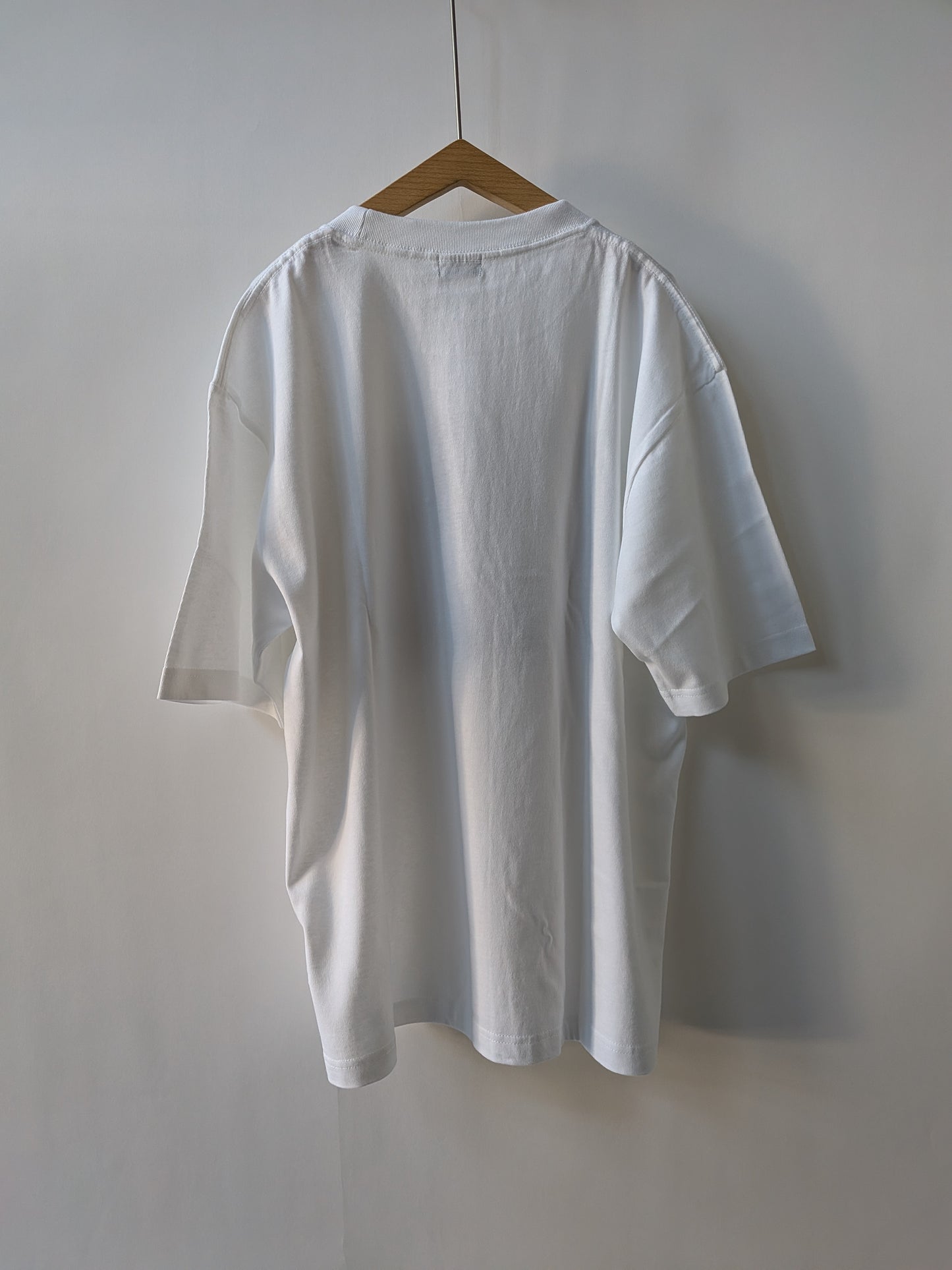 シックなラナンキュロス柄 Tシャツ | potandtea