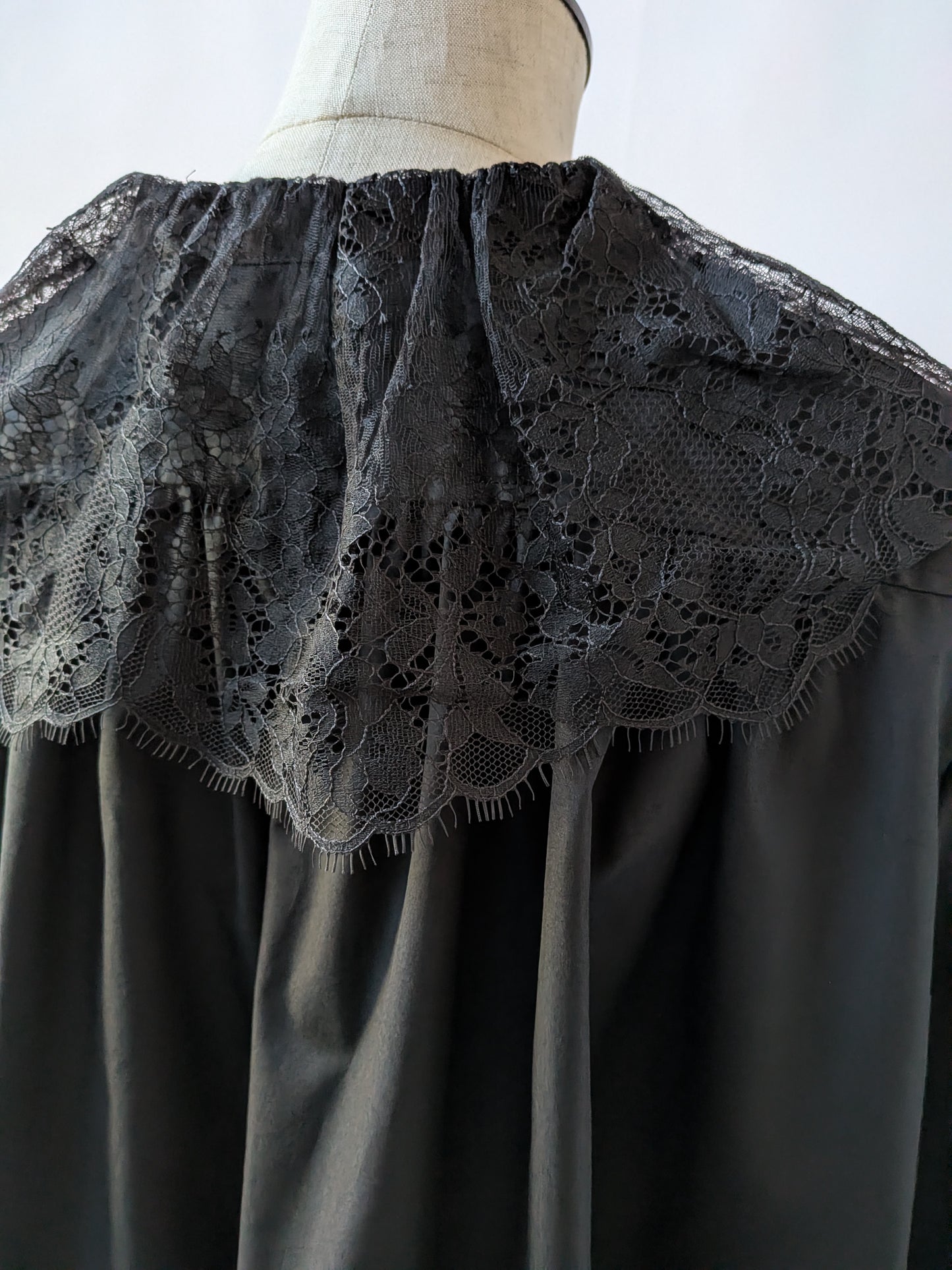 lace  collar  blouse | Heriter