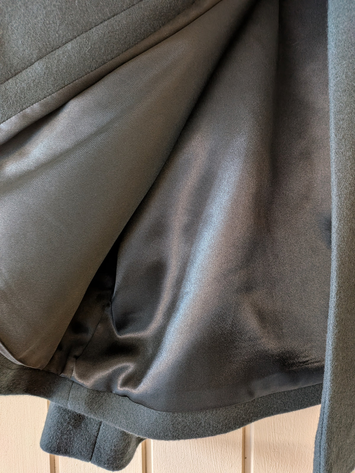 SHORT ROUND NECK COAT  | SI-HIRAI