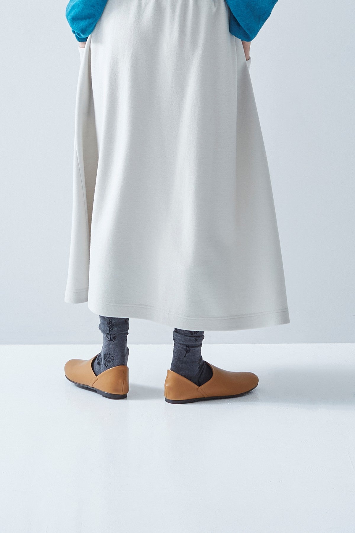 cotton wool - monotone flower - compression socks | atelier naruse