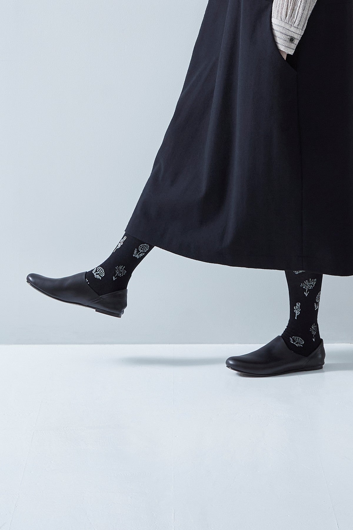 cotton wool - monotone flower - compression socks | atelier naruse