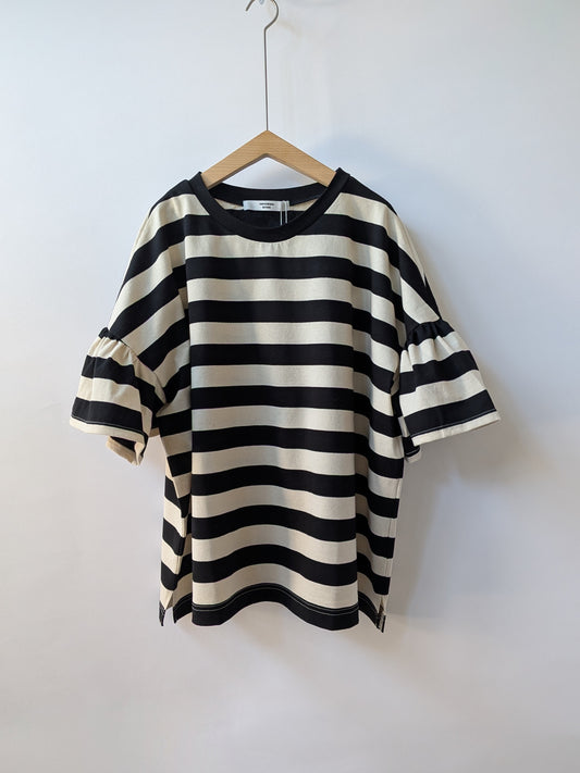 度詰め天竺ボーダー  ギャザースリーブプルオーバー | UNIVERSAL SEVEN