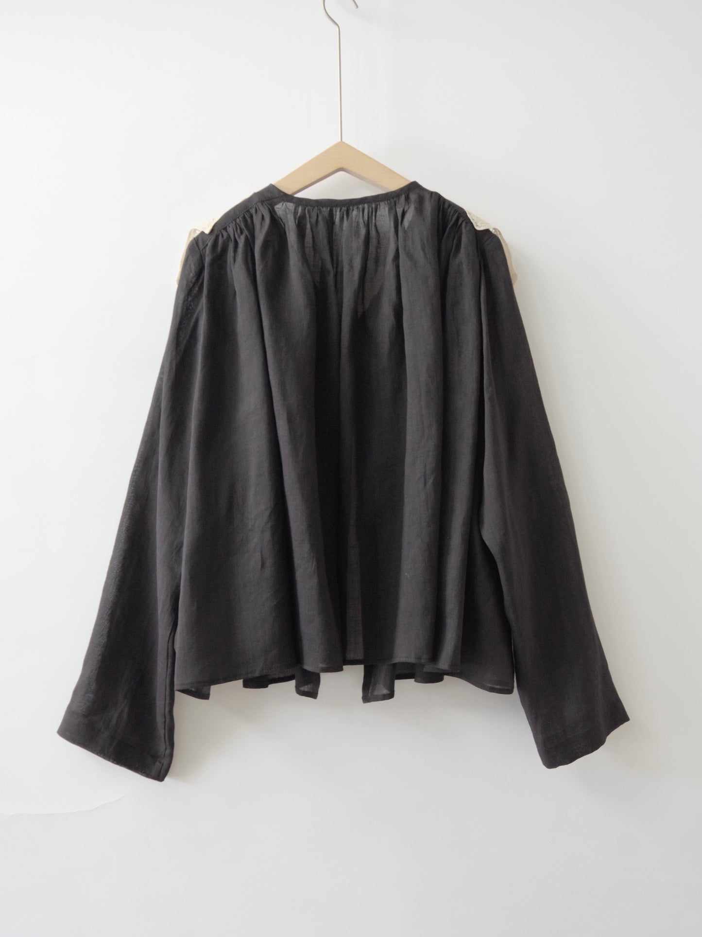 batten collar parts blouse  |  Heriter