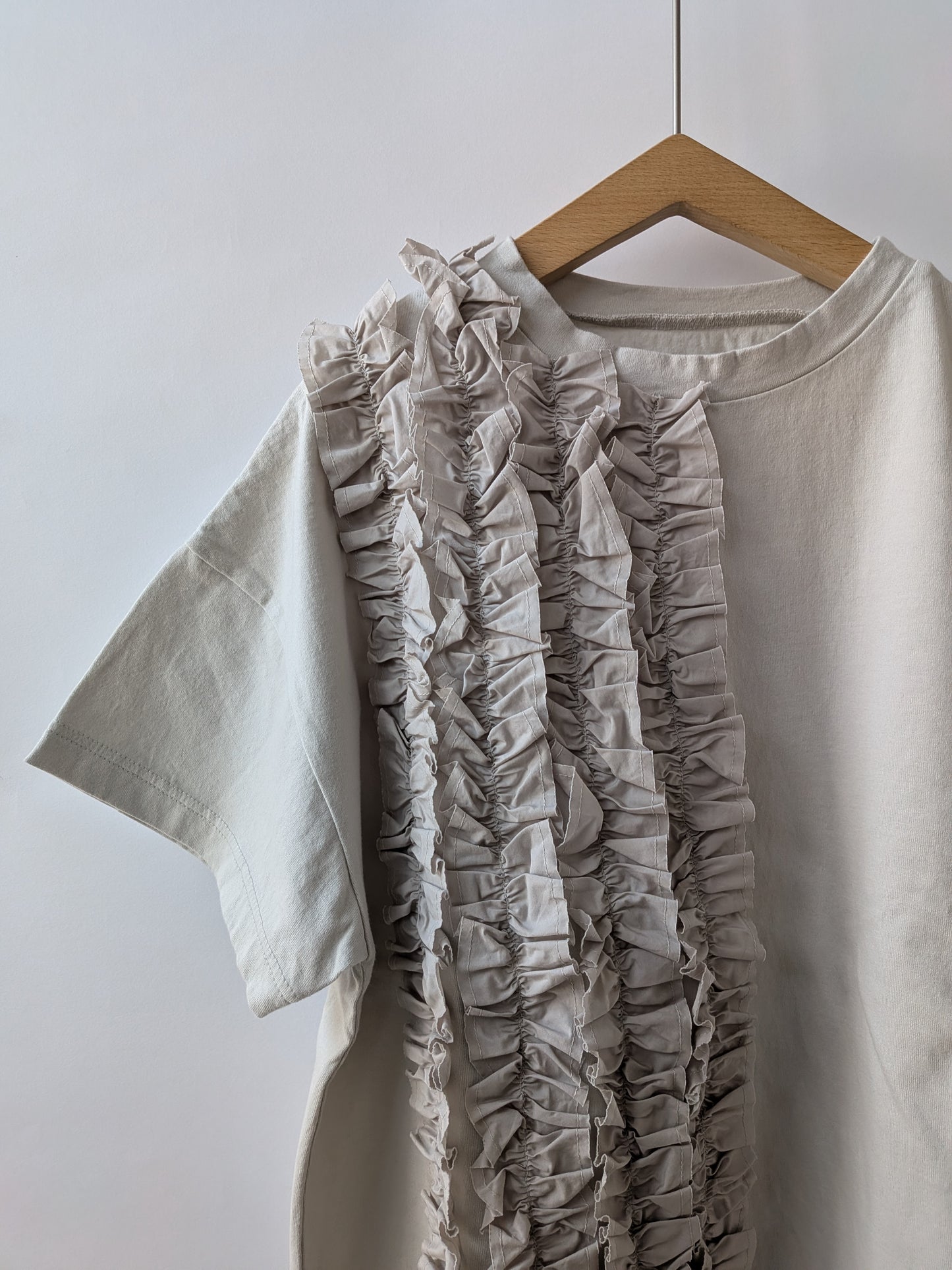 クラシック天竺　半袖フリルTシャツ | UNIVERSAL SEVEN